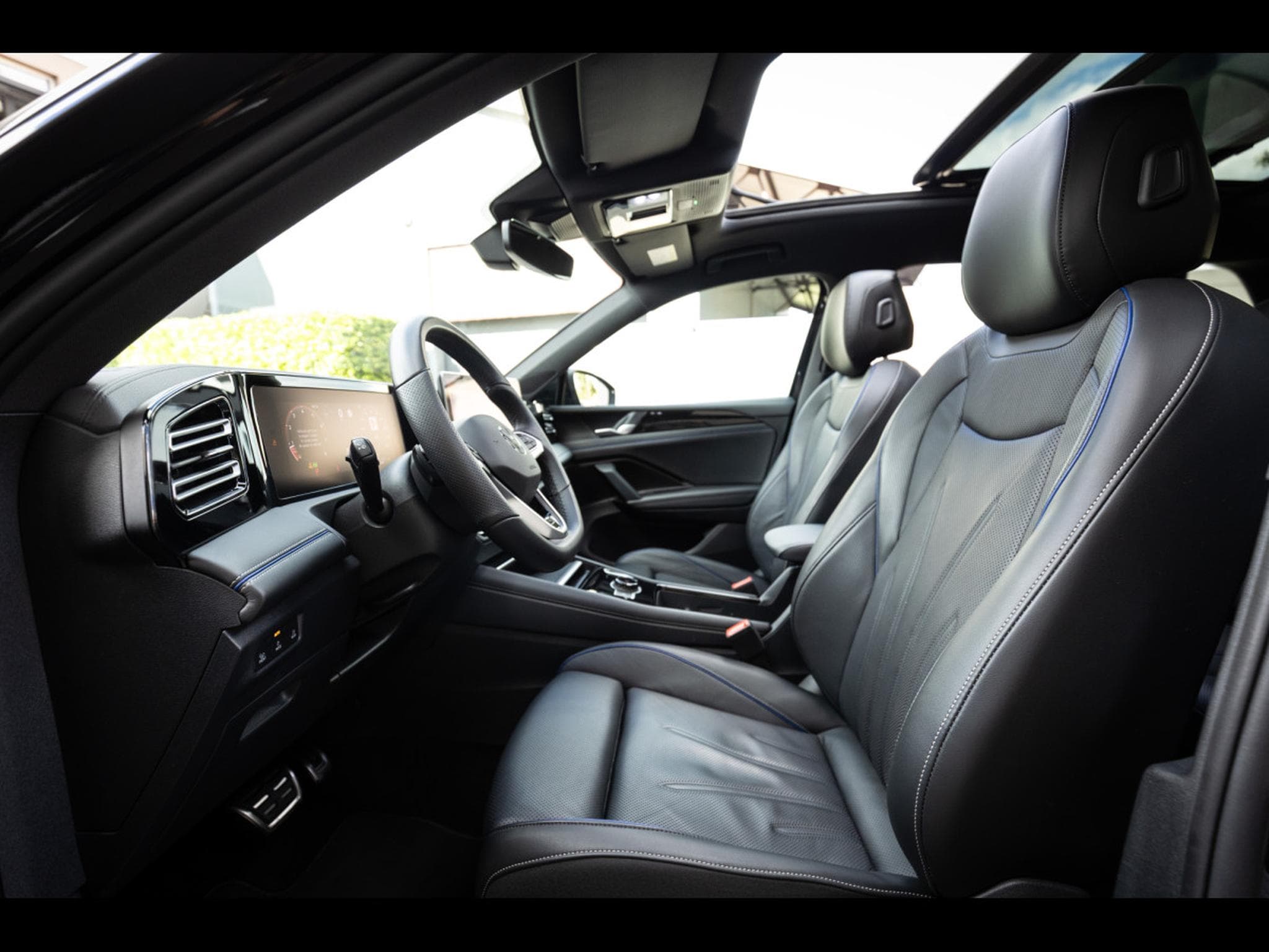 VW Tiguan 2.0 TSI (265 CH) 4MOTION R-LINE - PACK DESIGN BLACK (2025) - Photo 12