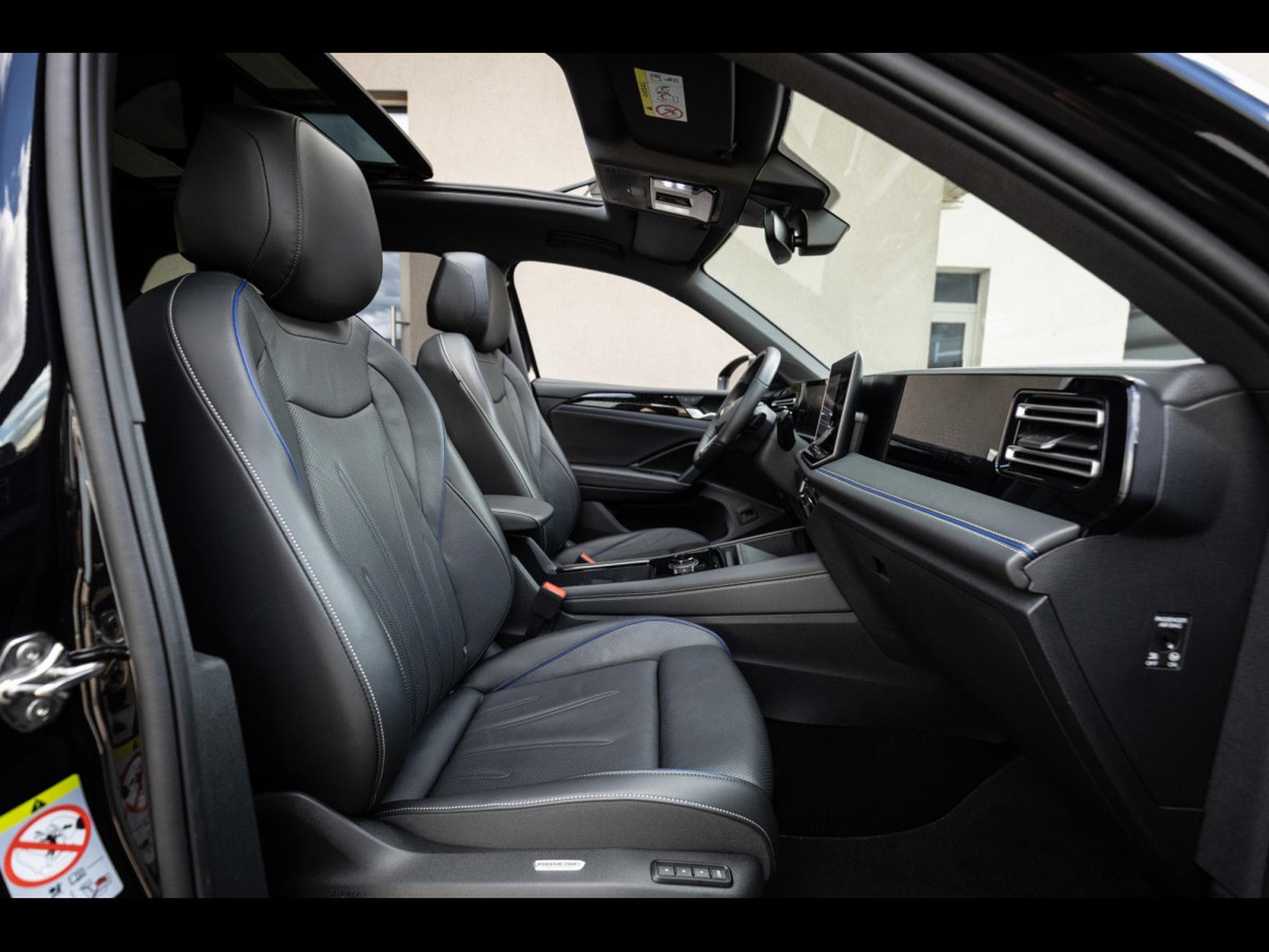 VW Tiguan 2.0 TSI (265 CH) 4MOTION R-LINE - PACK DESIGN BLACK (2025) - Photo 17