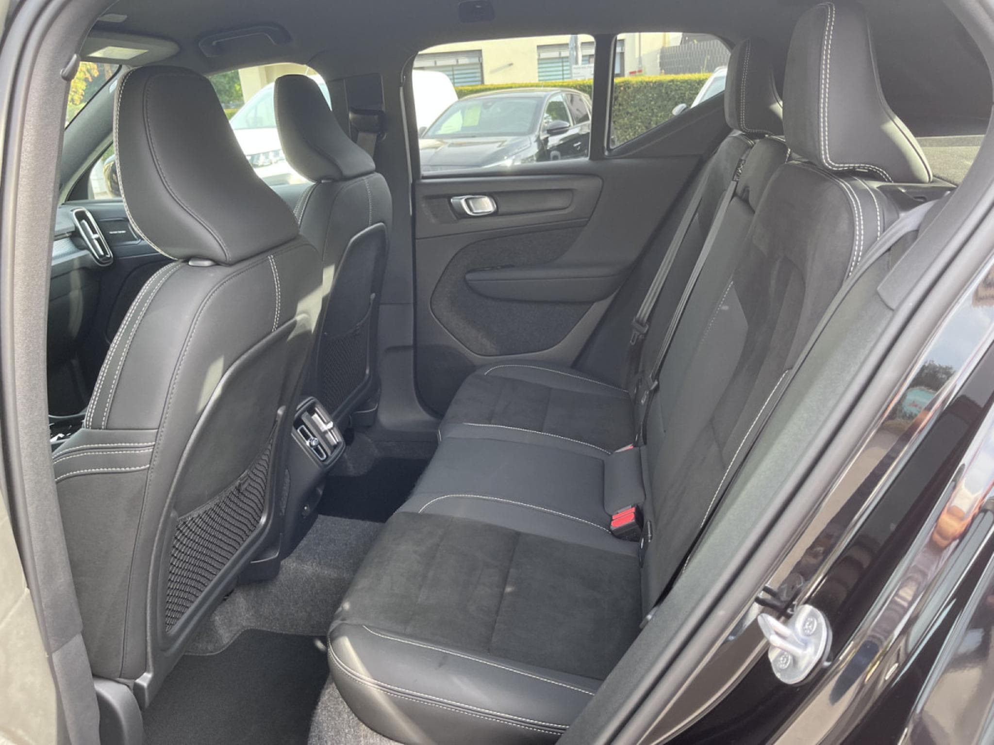 Volvo XC40 B3 Plus Dark DCT (2025) - Photo 11