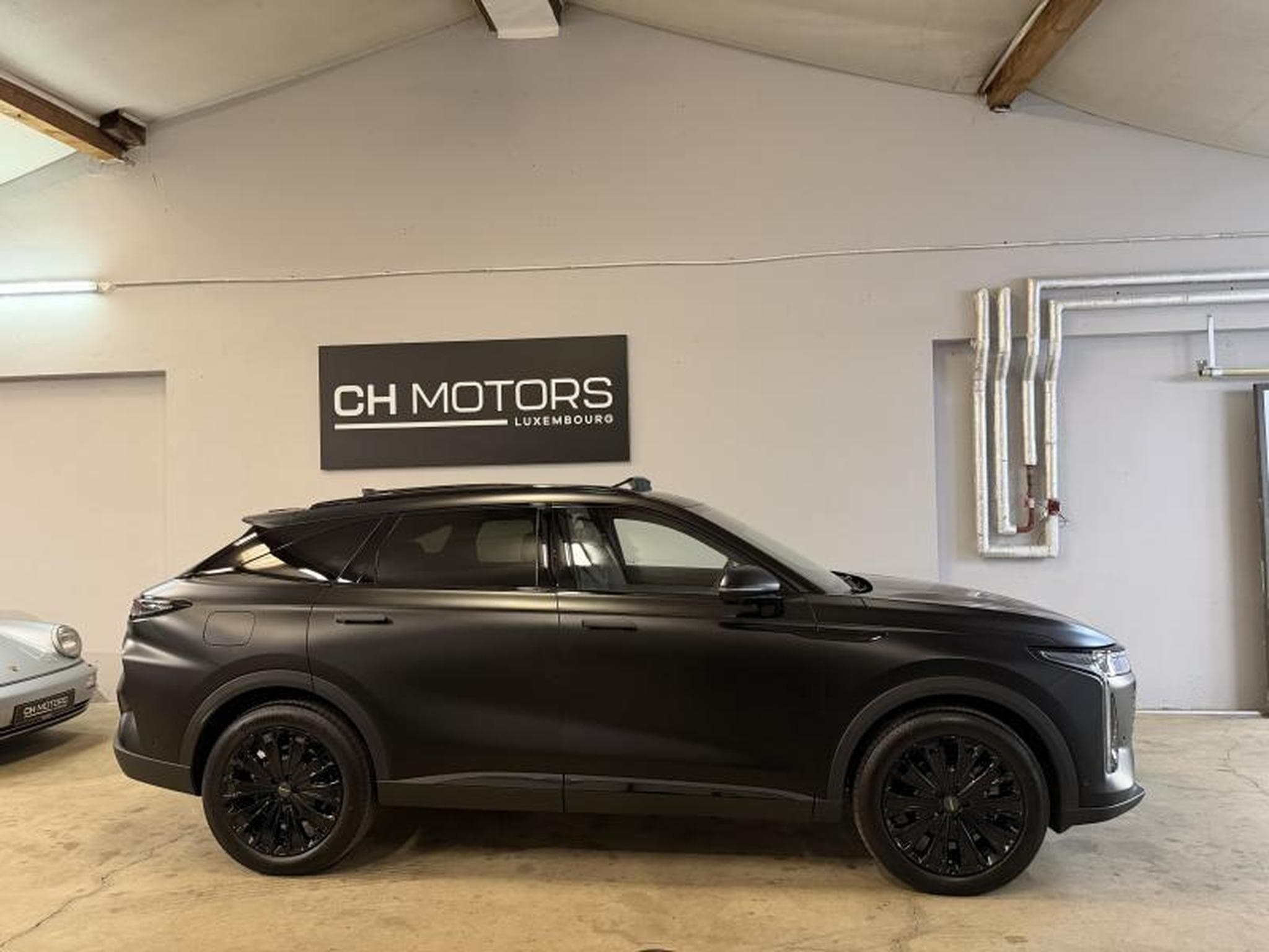 OMODA 9 SHS AWD PHEV Premium BlacK Edition (2026) - Photo 8