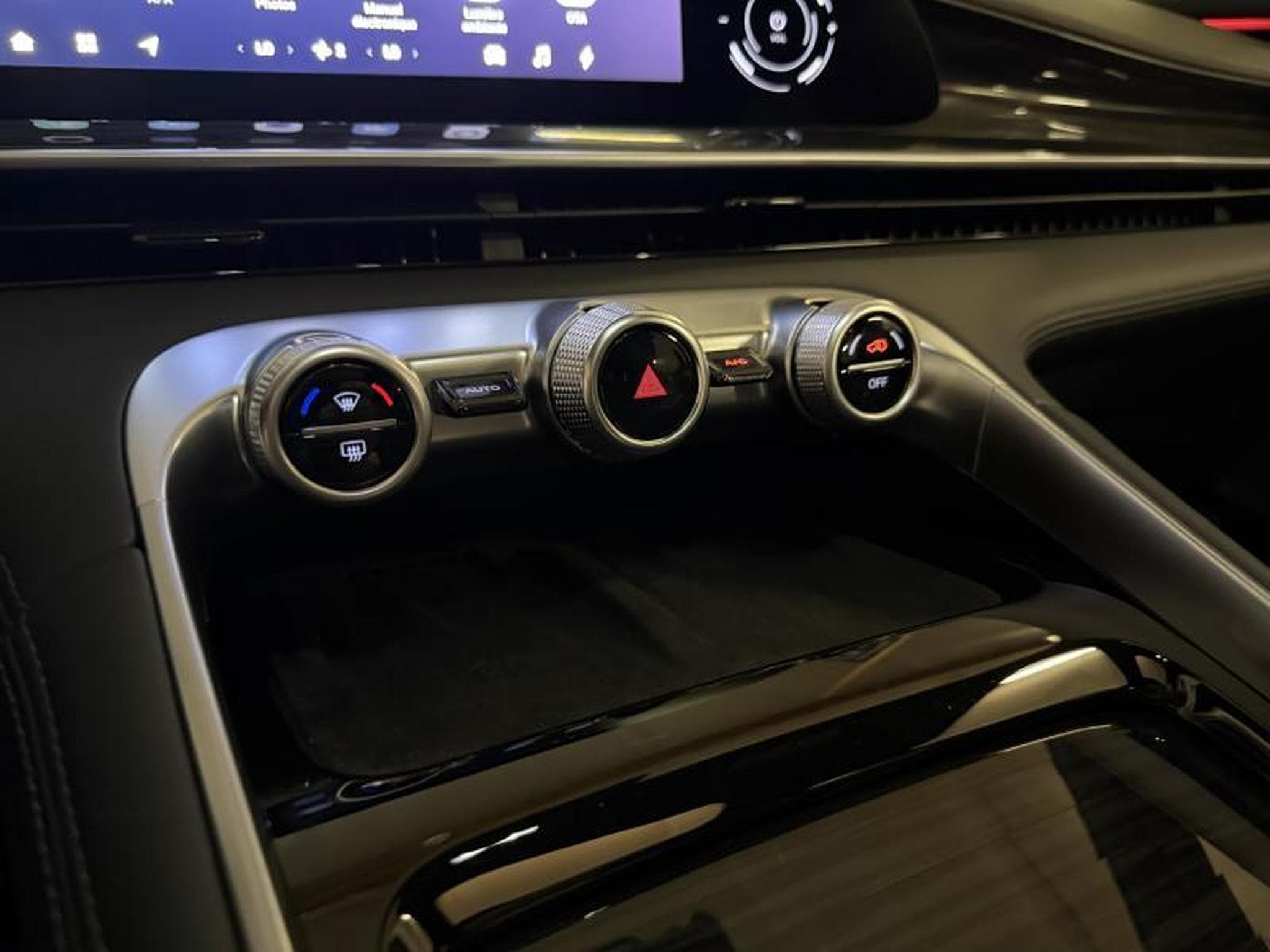 OMODA 9 SHS AWD PHEV Premium BlacK Edition (2026) - Photo 16