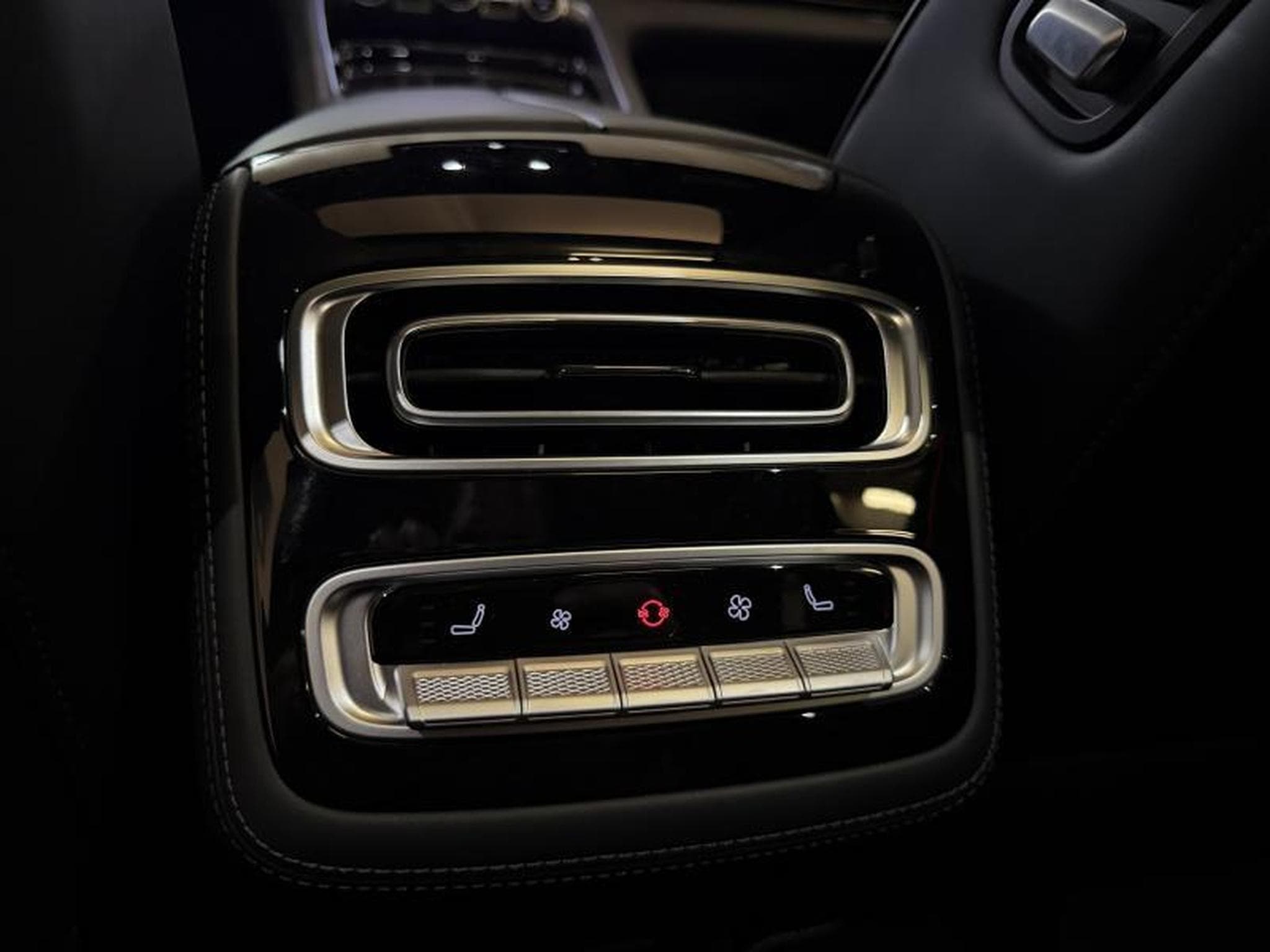 OMODA 9 SHS AWD PHEV Premium BlacK Edition (2026) - Photo 23