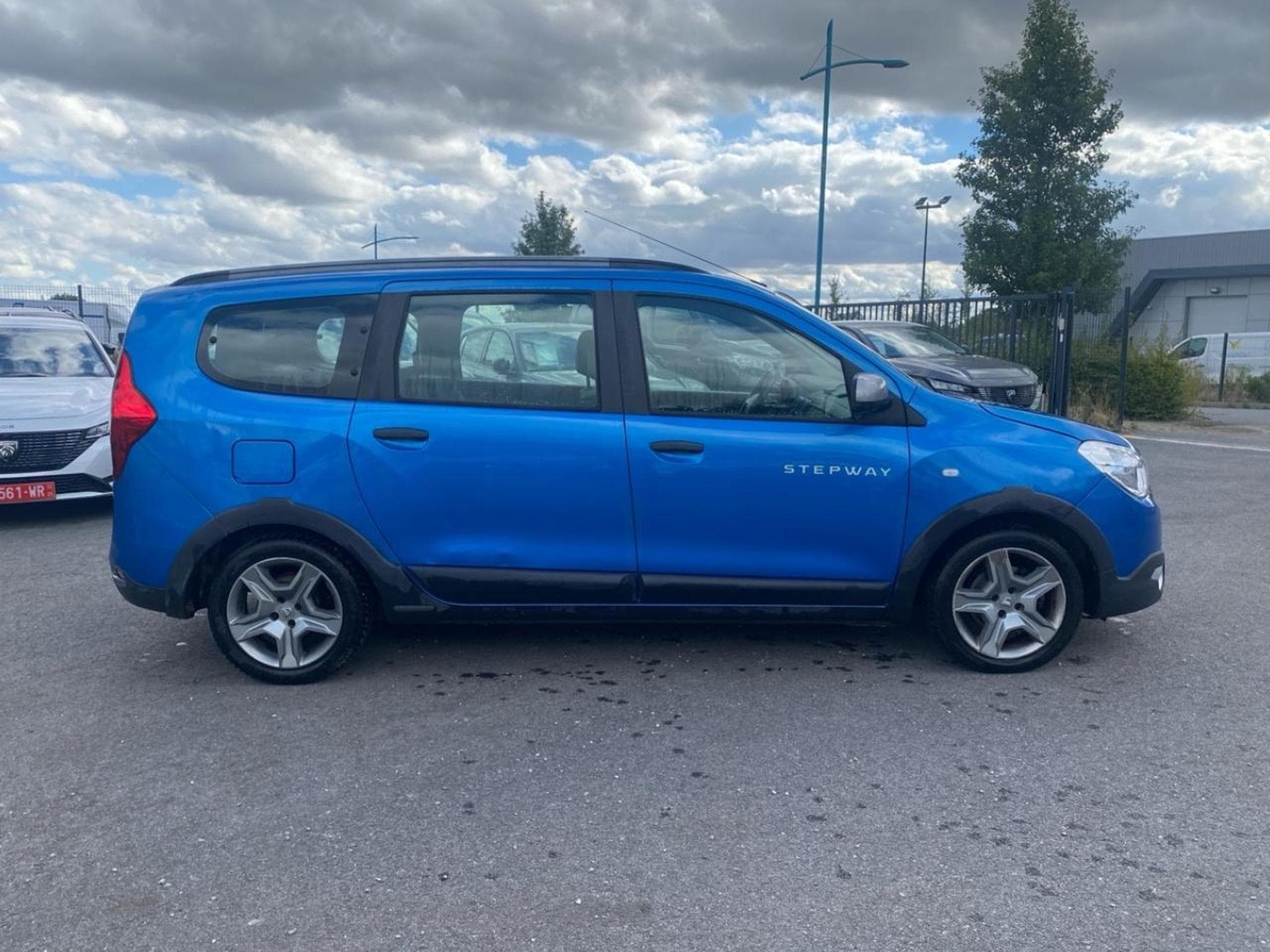 Dacia LODGY 1.5 BLUE DCI 115 STEPWAY 7PL (2019) - Photo 4