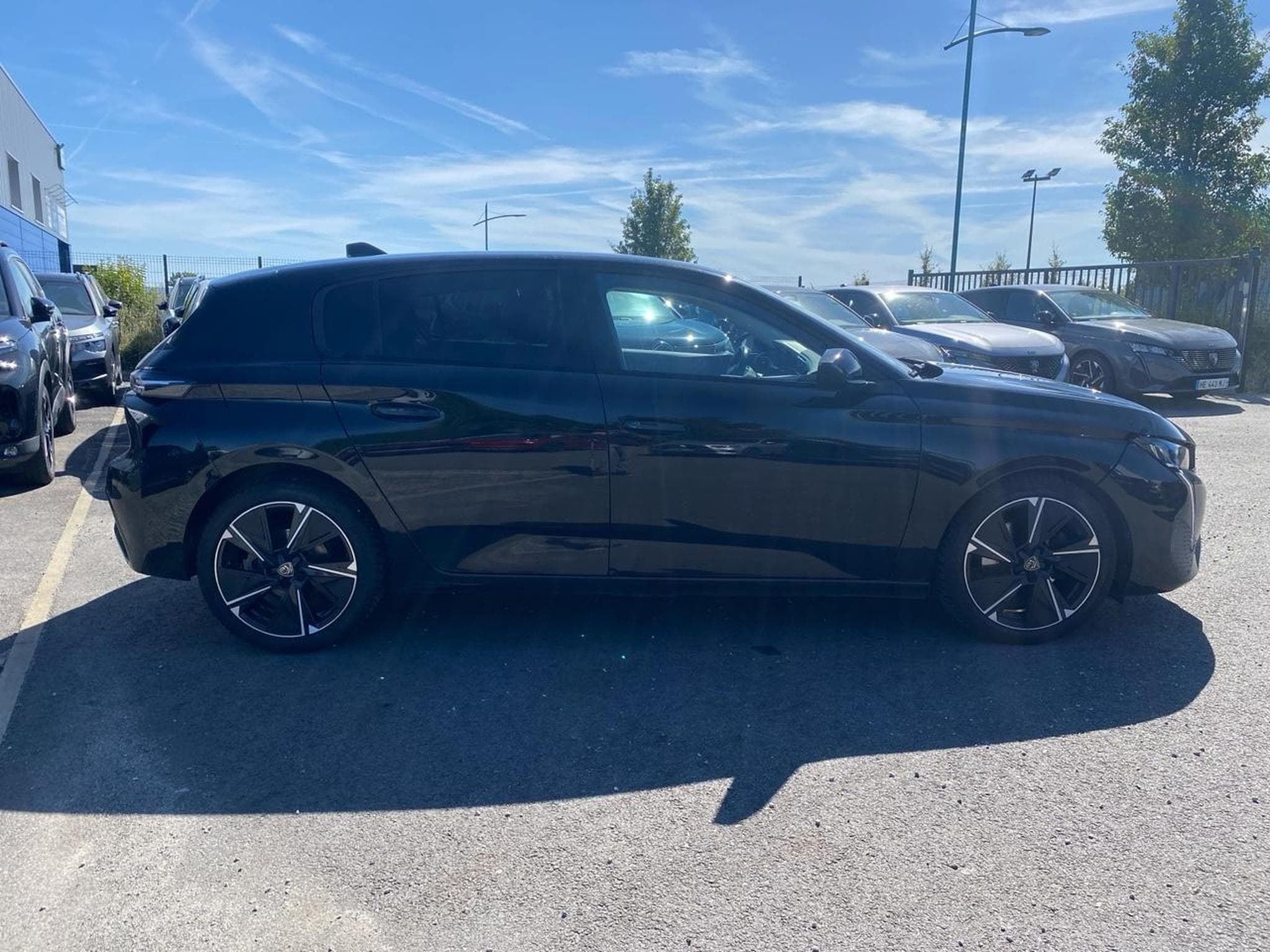 Peugeot 308 1.5 BLUEHDI 130 ALLURE EAT8 (2022) - Photo 4