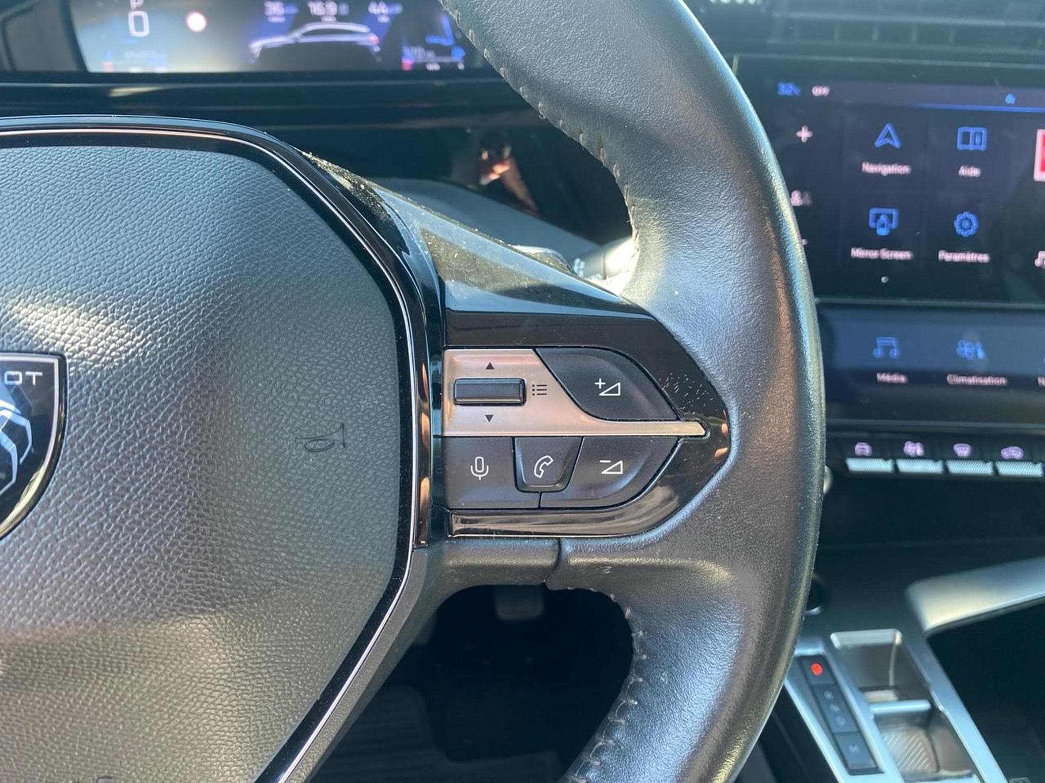 Peugeot 308 1.5 BLUEHDI 130 ALLURE EAT8 (2022) - Photo 18