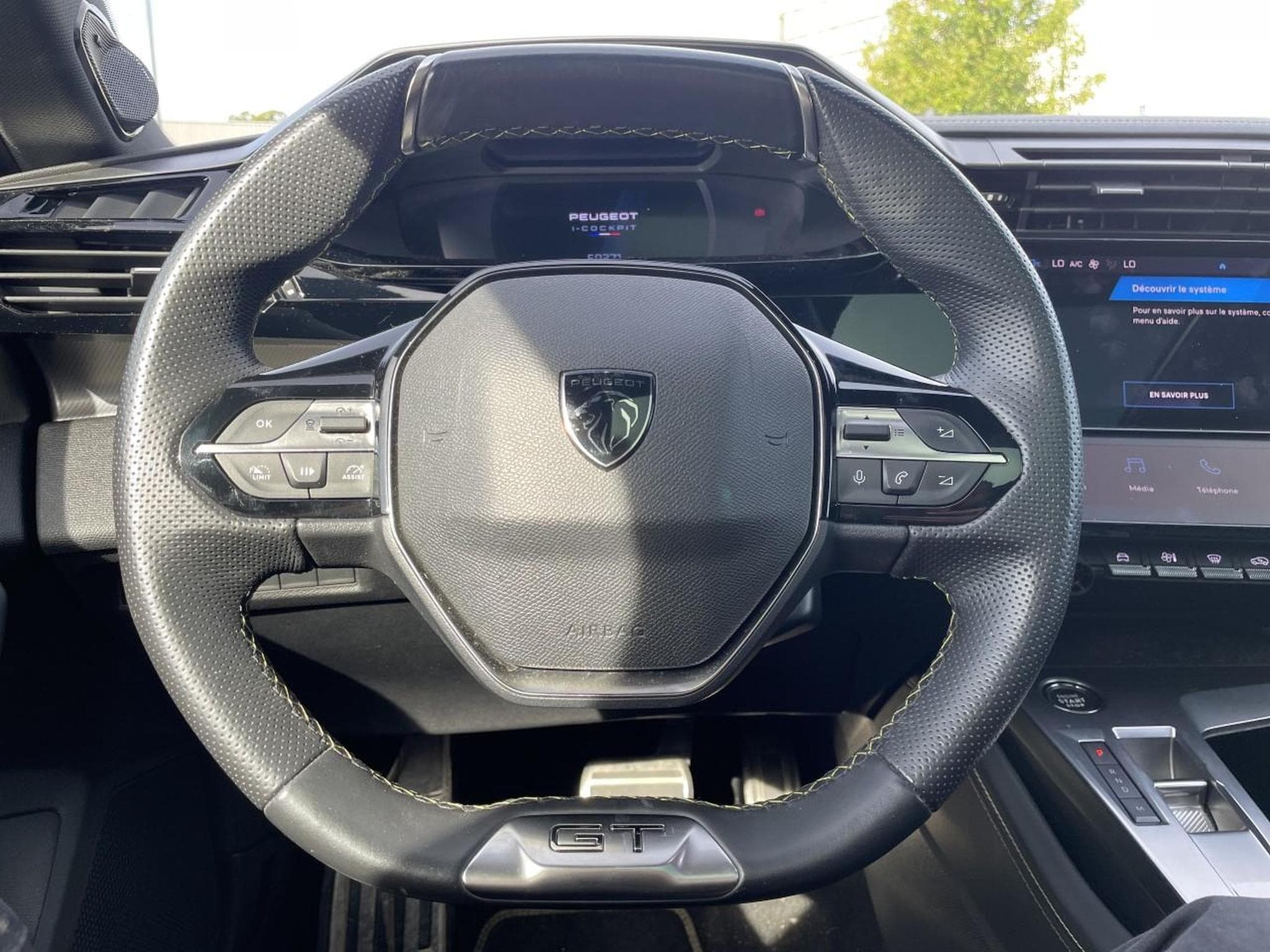 Peugeot 408 1.2 PURETECH 130 GT EAT8 (2023) - Photo 12