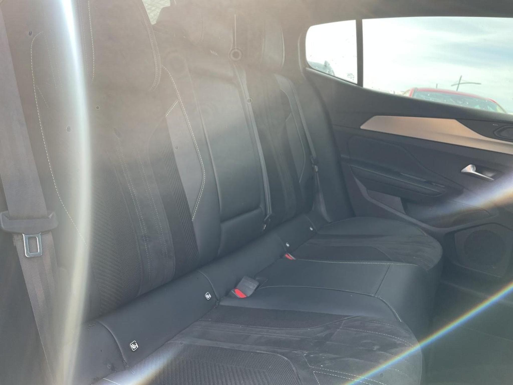 Peugeot 408 1.2 PURETECH 130 GT EAT8 (2023) - Photo 17