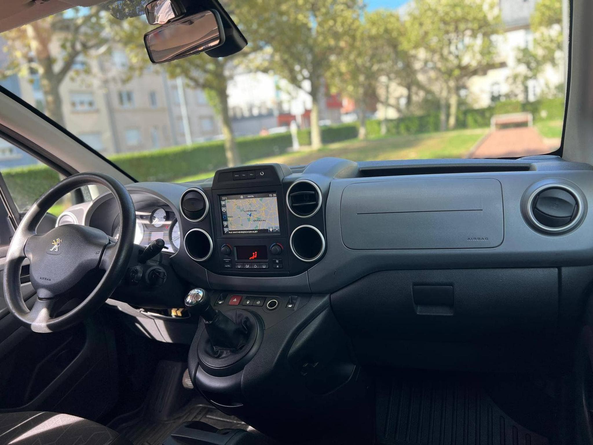 Peugeot Partner Manuelle / Essence / Attache Remorque / (2018) - Photo 11
