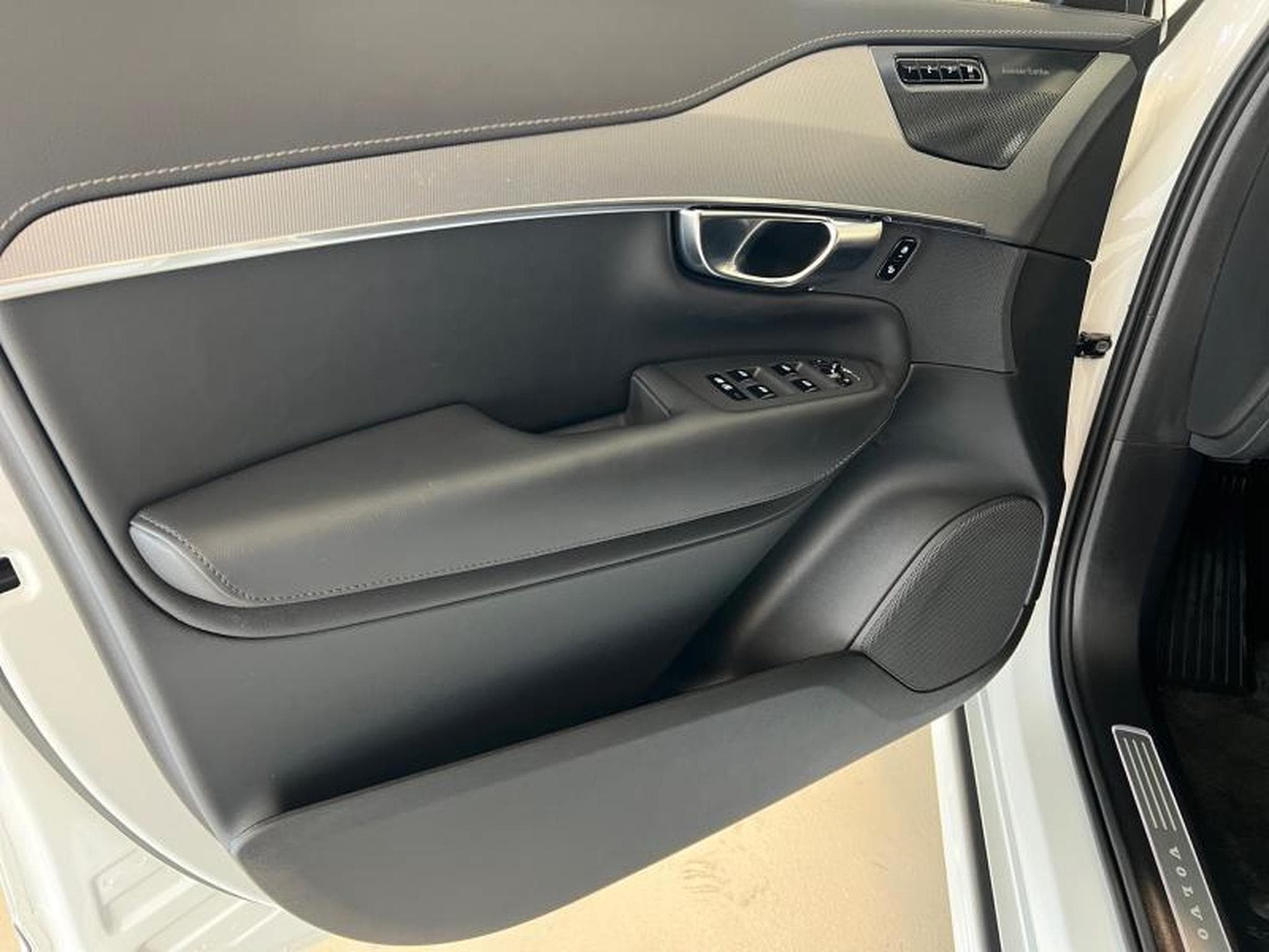 Volvo XC90 Plus Dark (2023) - Photo 18