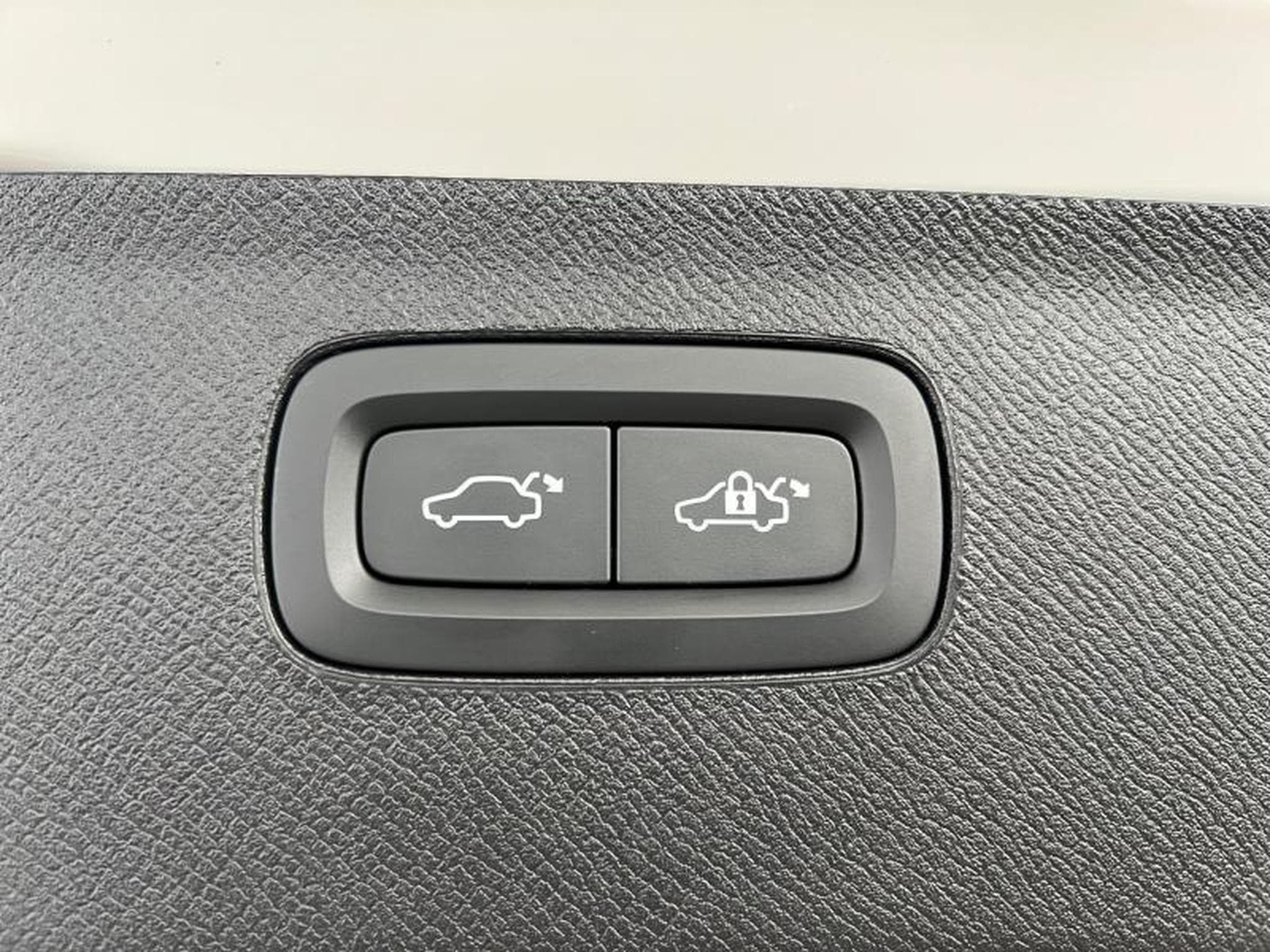 Volvo XC90 Plus Dark (2023) - Photo 20