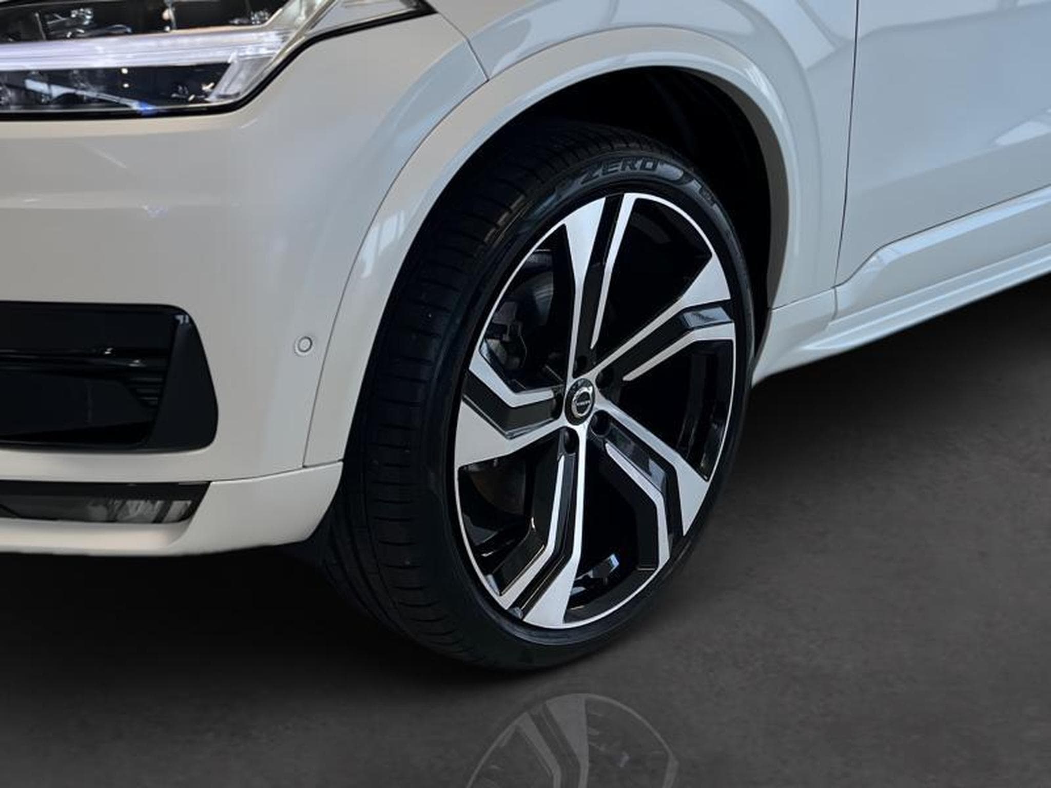 Volvo XC90 Plus Dark (2023) - Photo 6