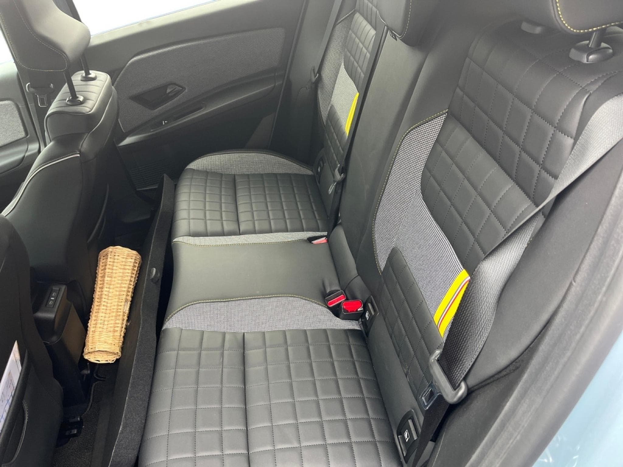 Renault R4 E-Tech  iconic 150 hp comfort range (2025) - Photo 6