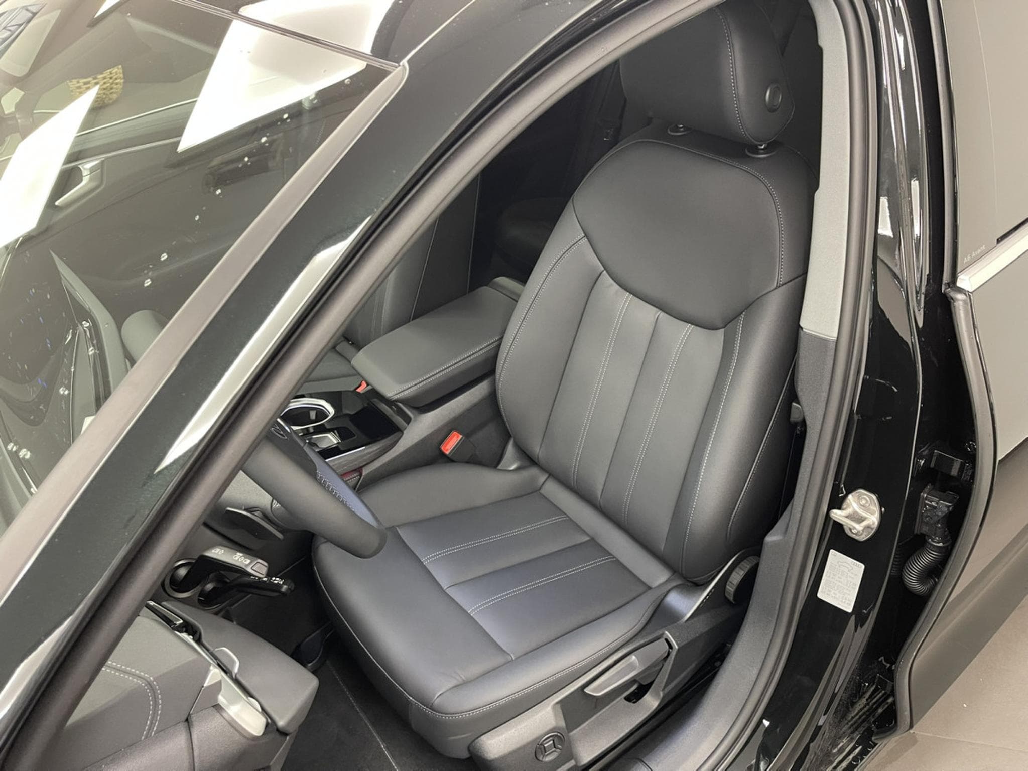 Audi A6 Avant e-hybrid 299 CH / 220 KW S tronic (2025) - Photo 2