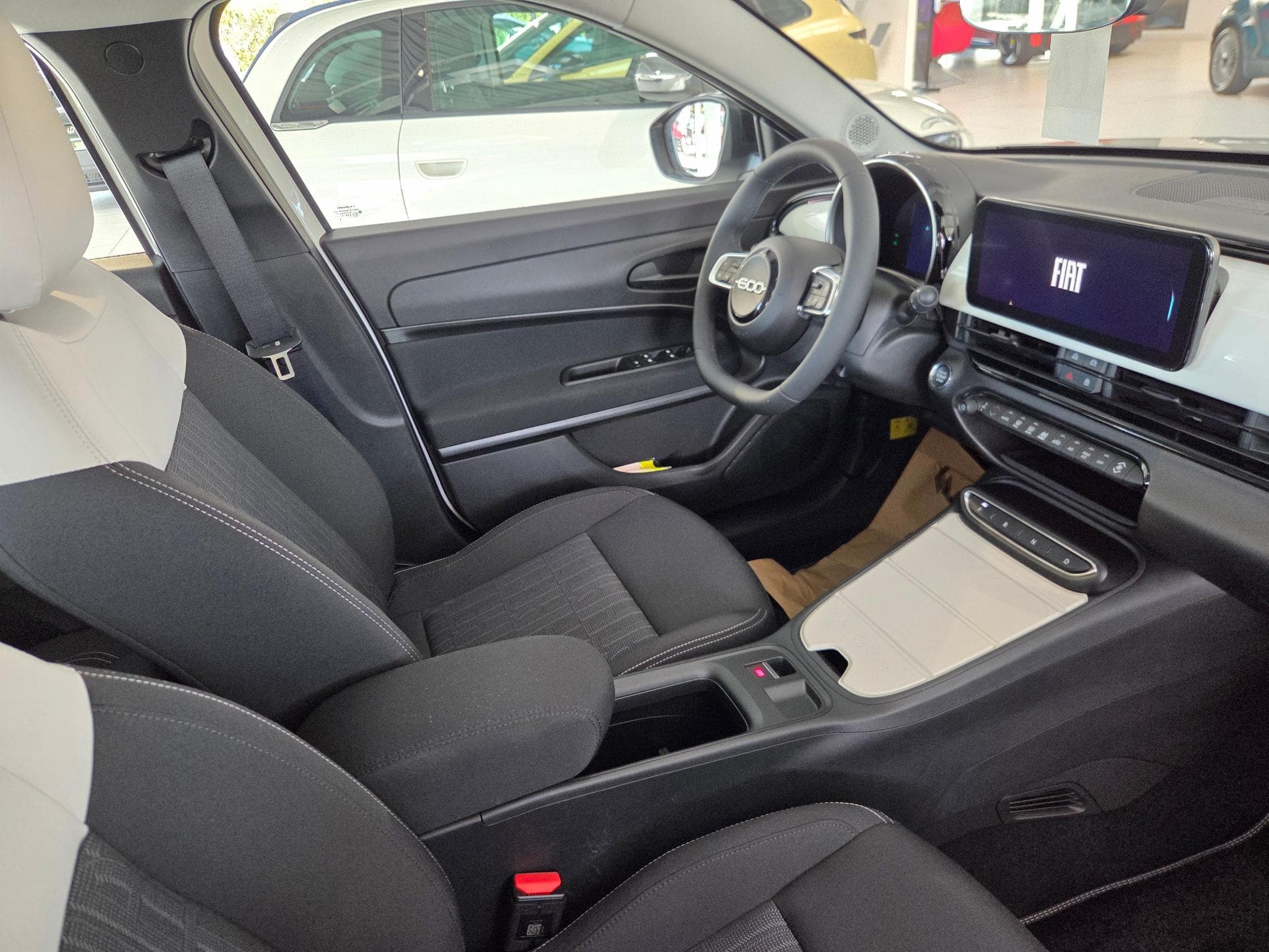 Fiat 600 ICON 110 CV (2026) - Photo 4