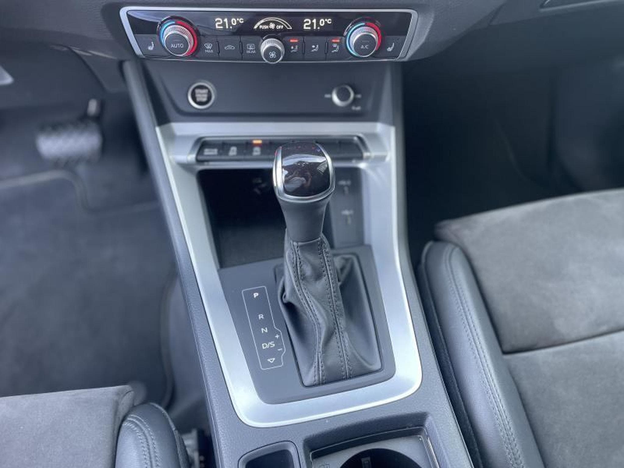 Audi Q3 Sportback 35 Tdi 150 S-Line Auto (2022) - Photo 10