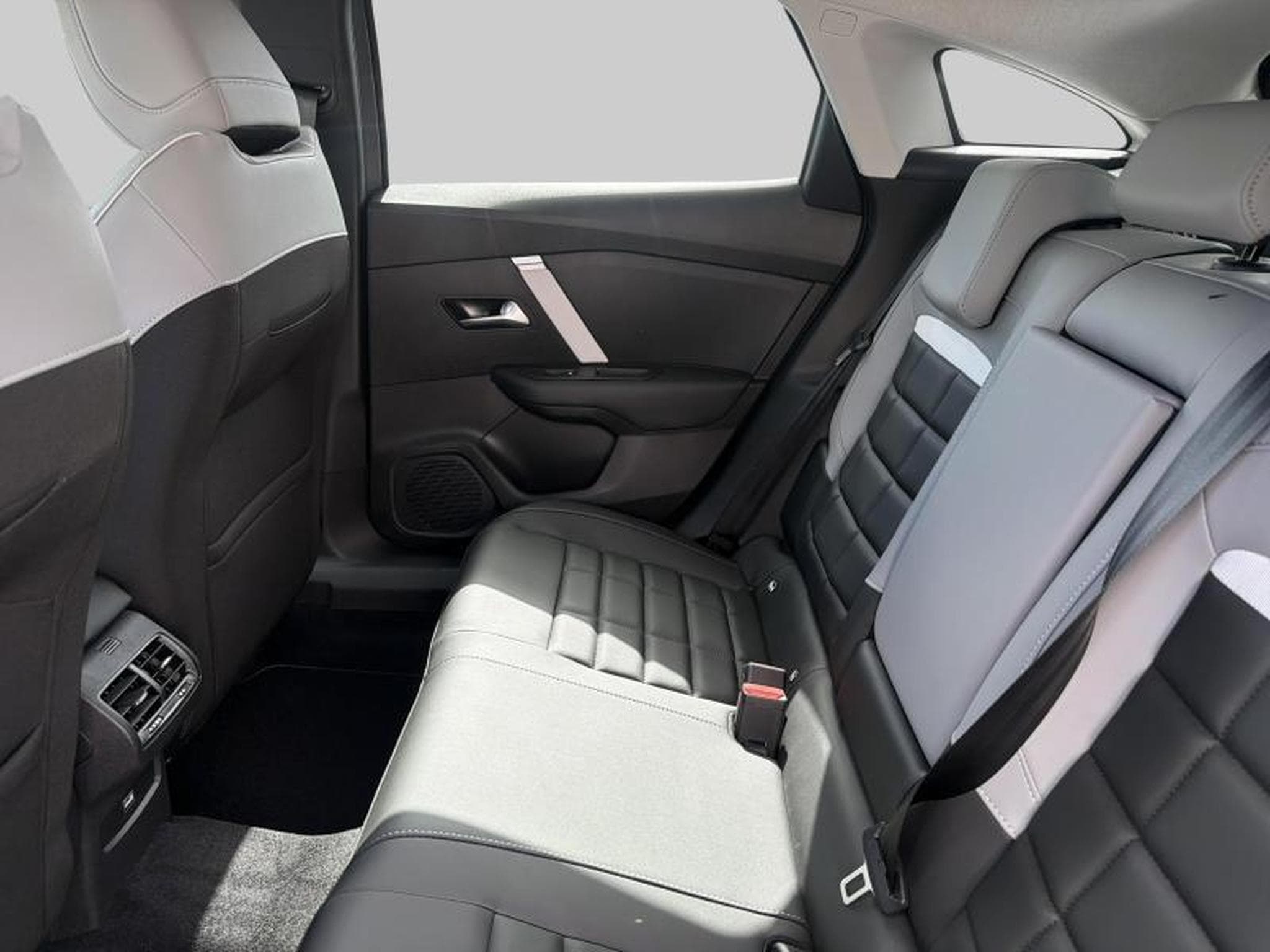 Citroën C4 & ë- Feel Pack (2025) - Photo 12