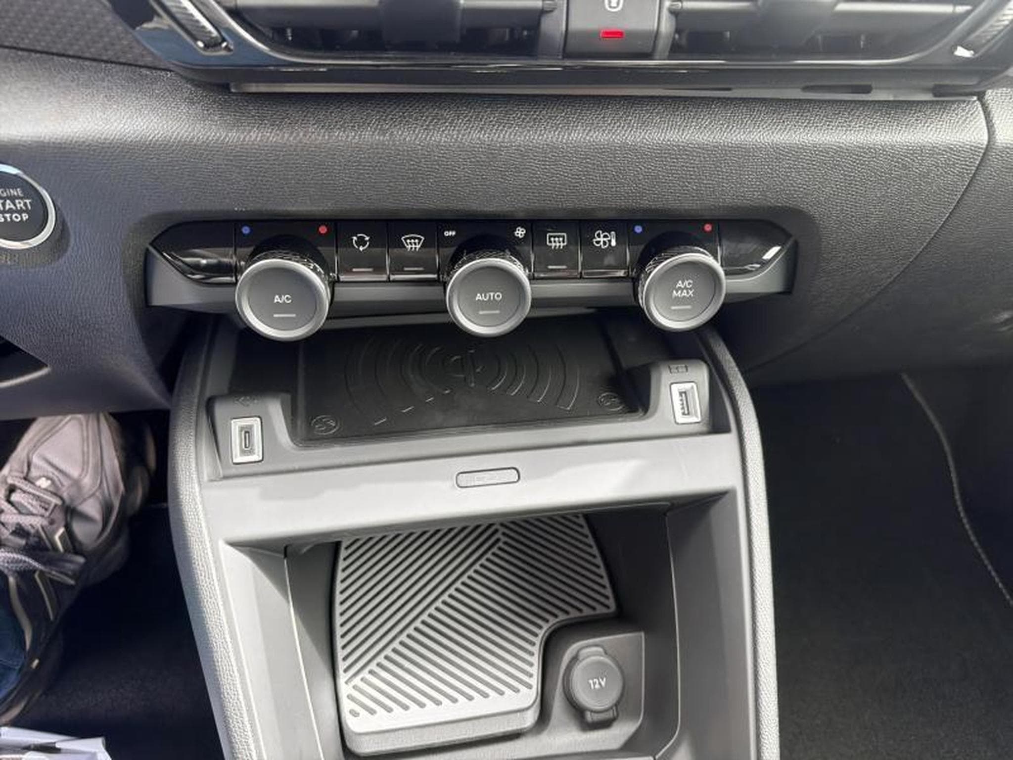 Citroën C4 & ë- Feel Pack (2025) - Photo 18