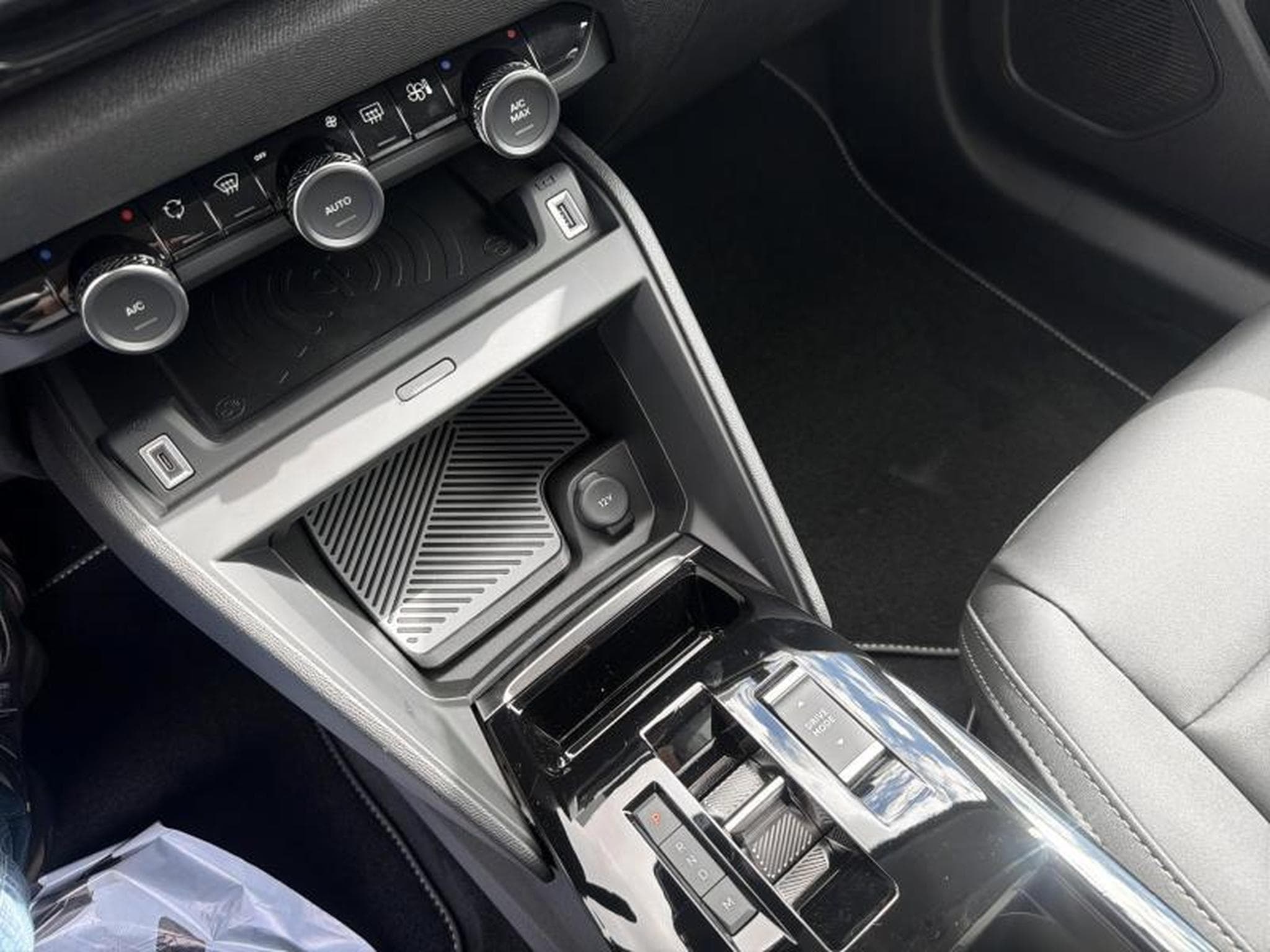 Citroën C4 & ë- Feel Pack (2025) - Photo 19