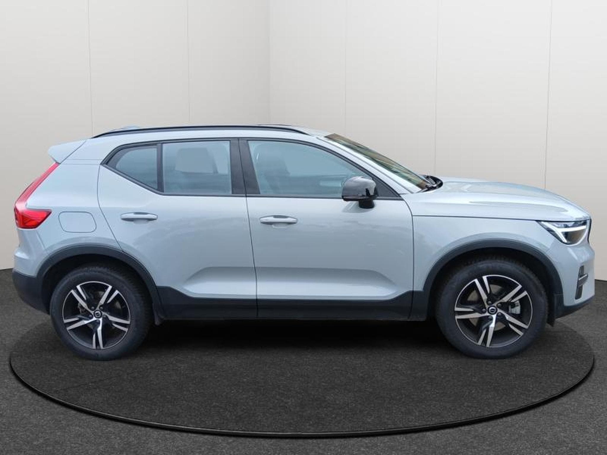 Volvo XC40 Plus Dark B3 Mild Hybrid (2025) - Photo 6