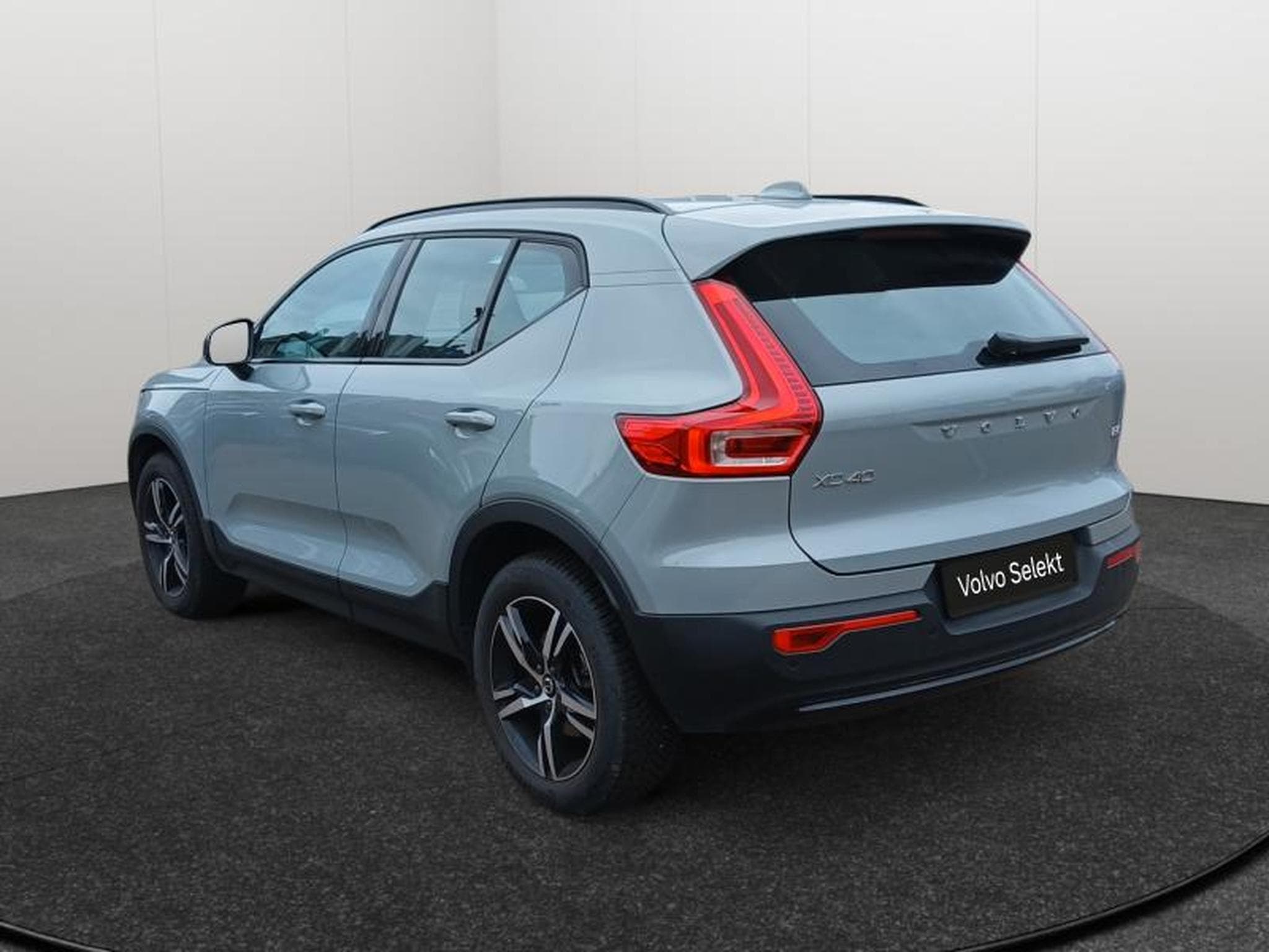 Volvo XC40 Plus Dark B3 Mild Hybrid (2025) - Photo 3