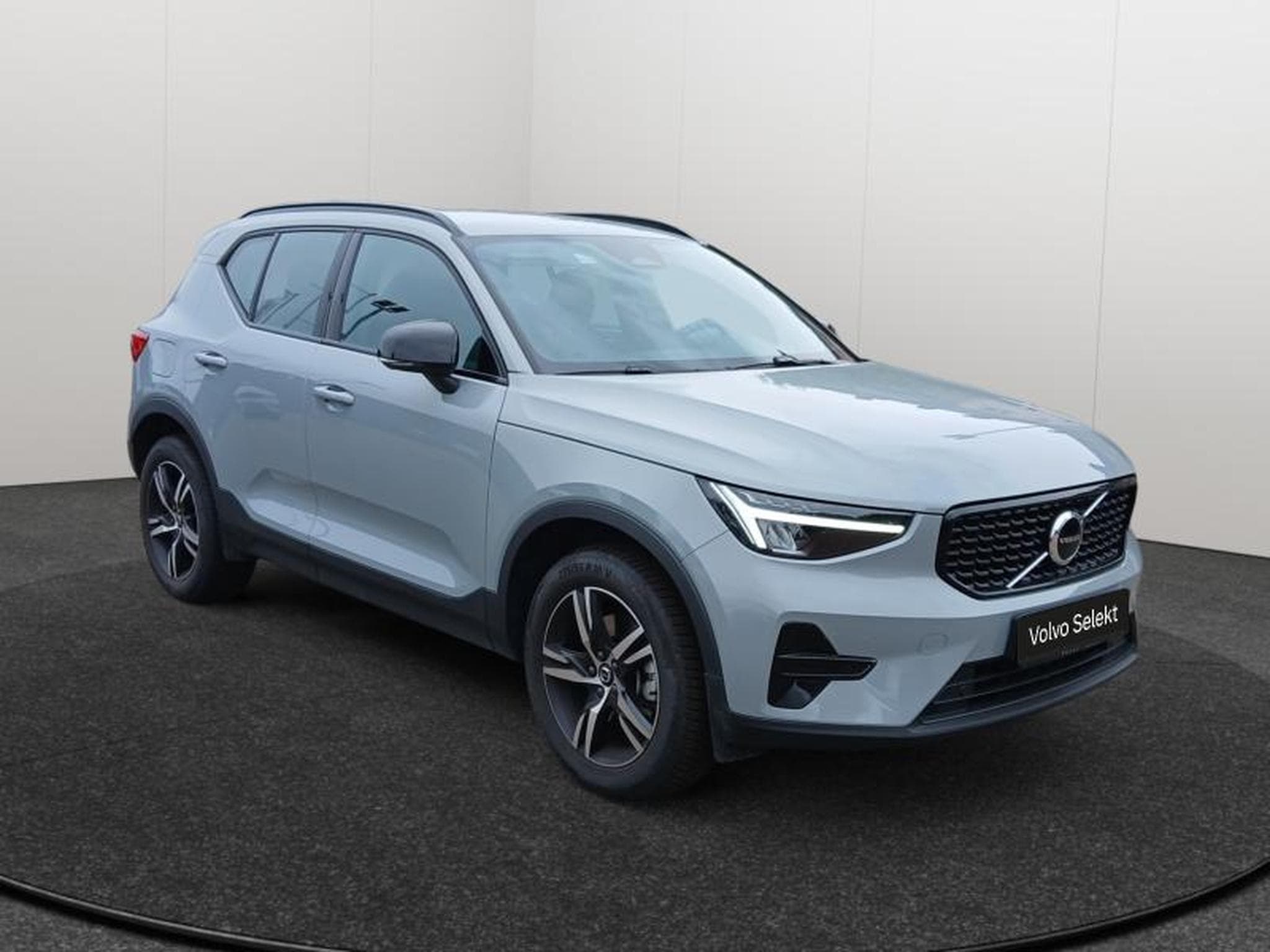 Volvo XC40 Plus Dark B3 Mild Hybrid (2025) - Photo 7
