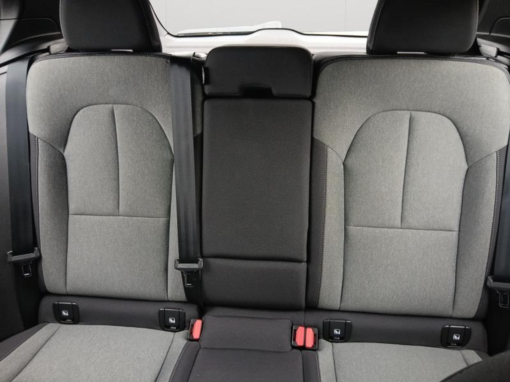 Volvo XC40 Plus Dark B3 Mild Hybrid (2025) - Photo 13