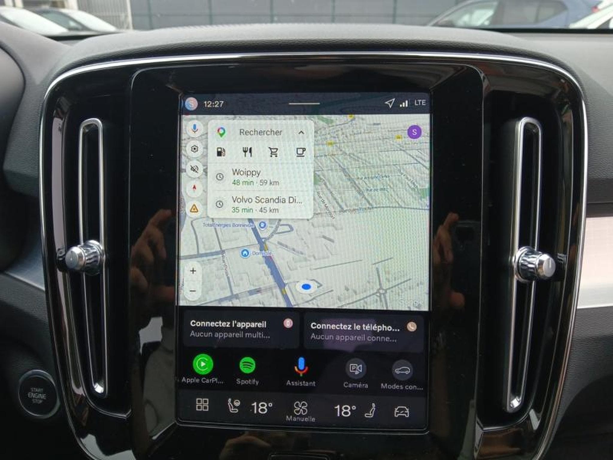 Volvo XC40 Plus Dark B3 Mild Hybrid (2025) - Photo 16