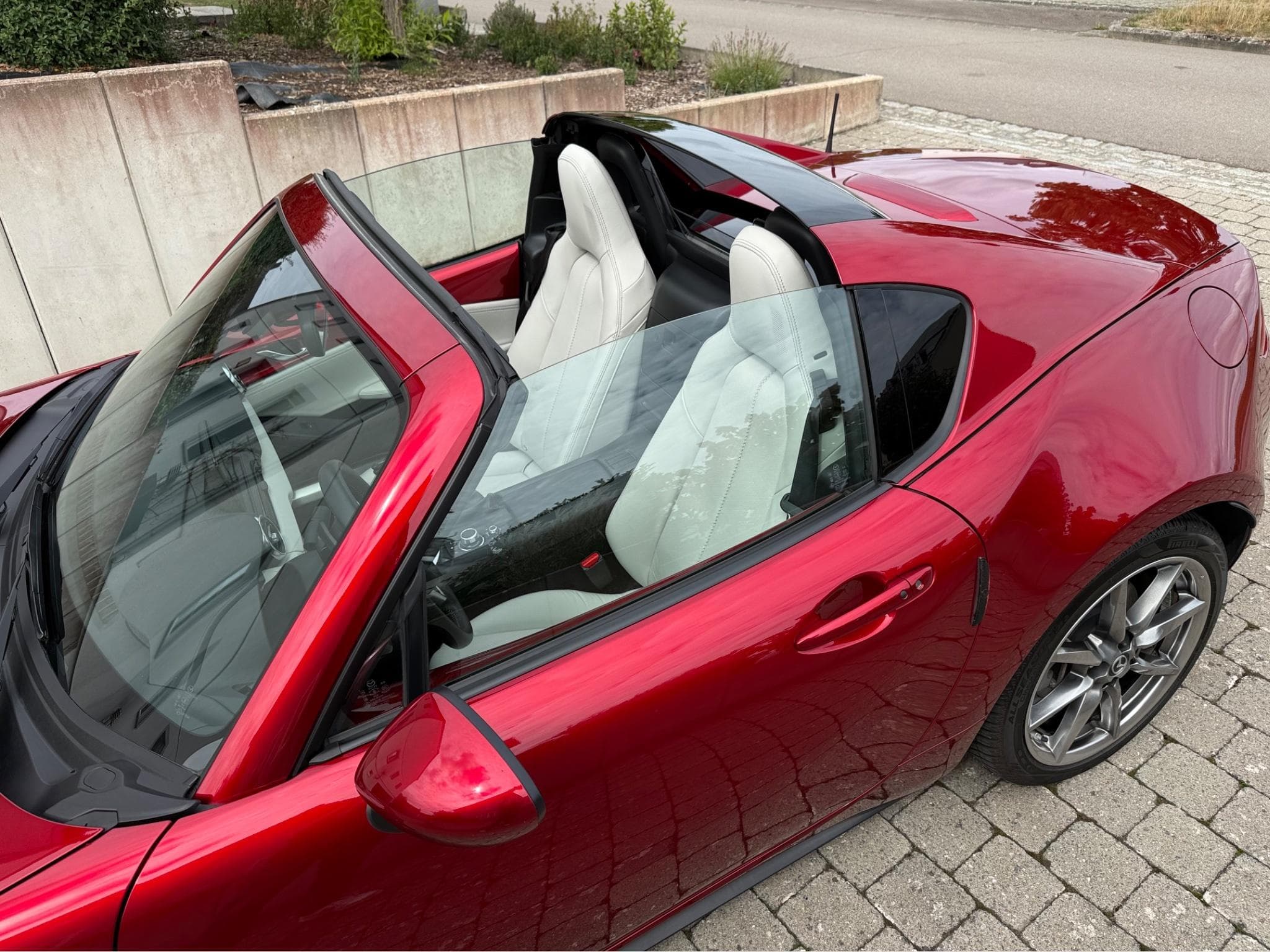 Mazda MX-5 RF 184CV Kizuna (2024) - Photo 6