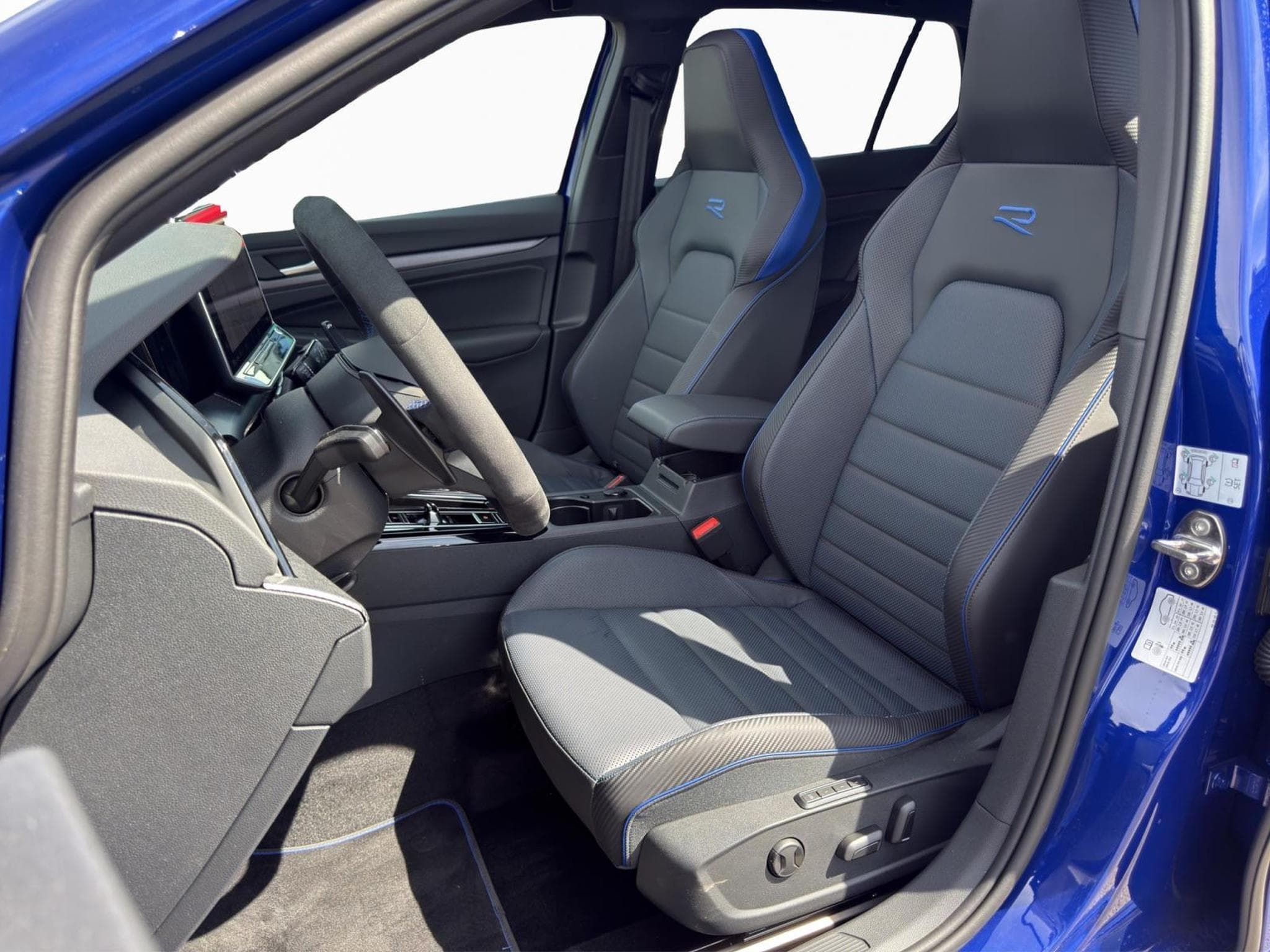 VW Golf R 4Motion (2026) - Foto 2