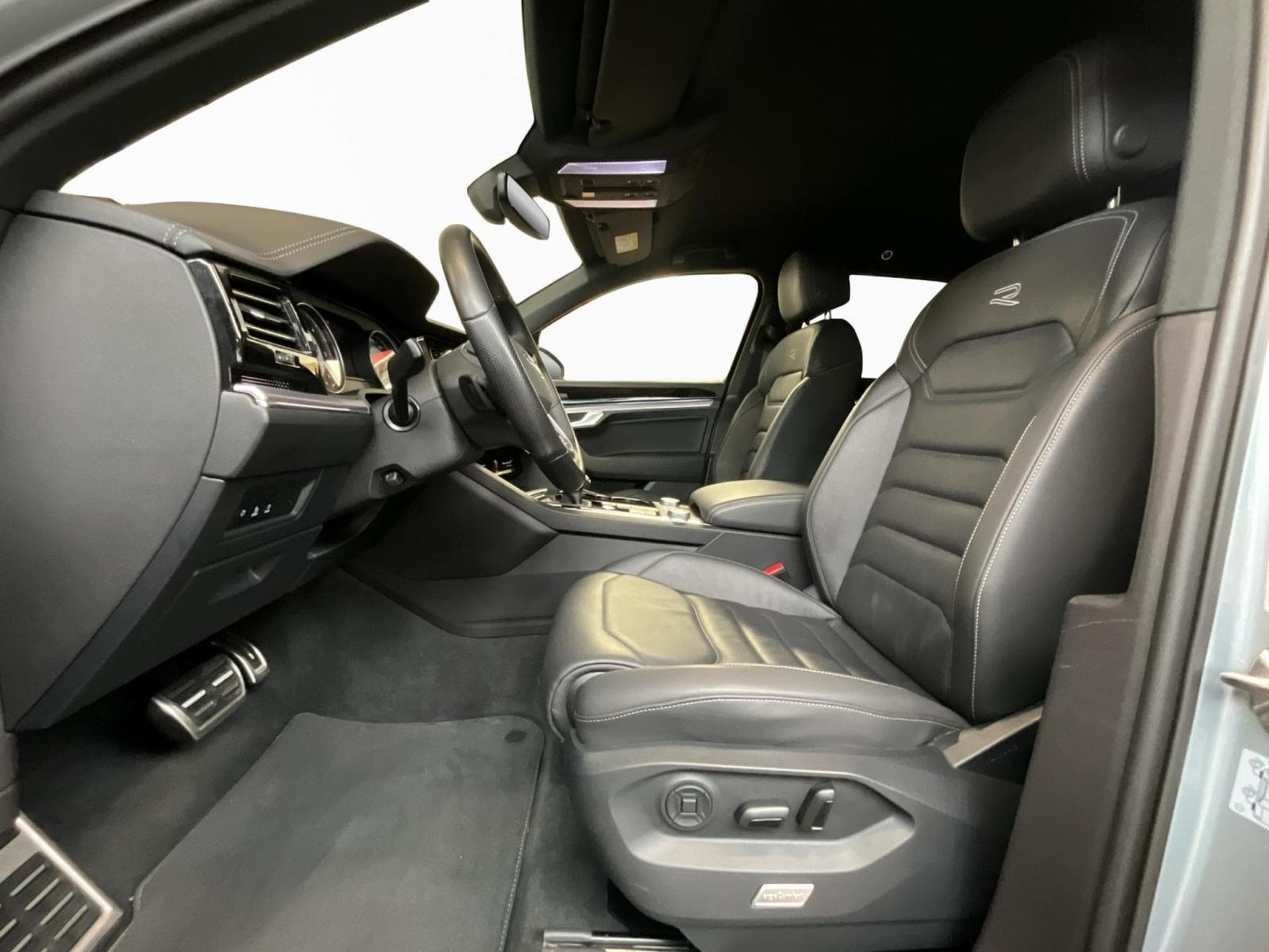 VW Touareg R-Line+DSG+V6+4M+AHK+Luft. (2023) - Photo 9