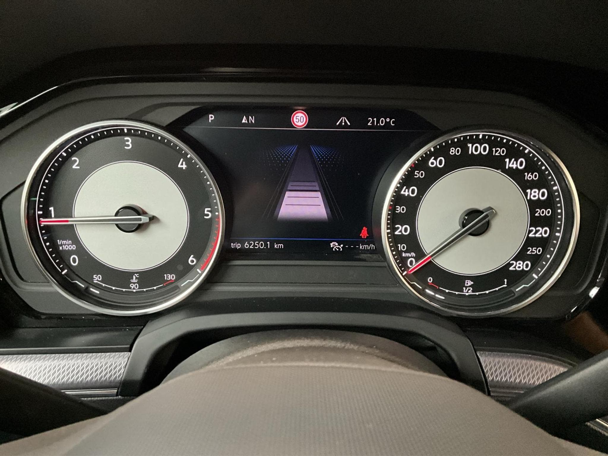 VW Touareg R-Line+DSG+V6+4M+AHK+Luft. (2023) - Photo 11