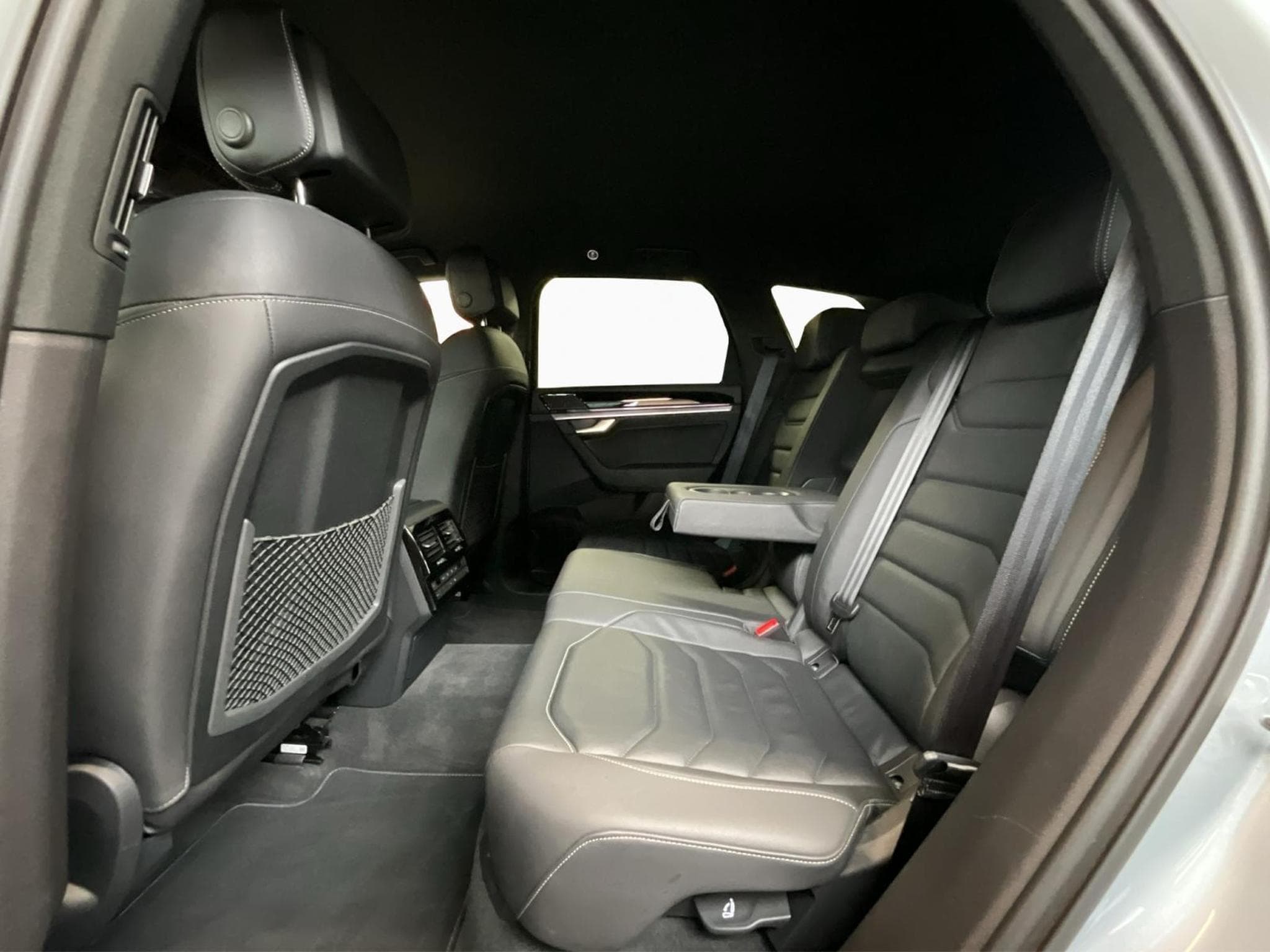 VW Touareg R-Line+DSG+V6+4M+AHK+Luft. (2023) - Photo 15