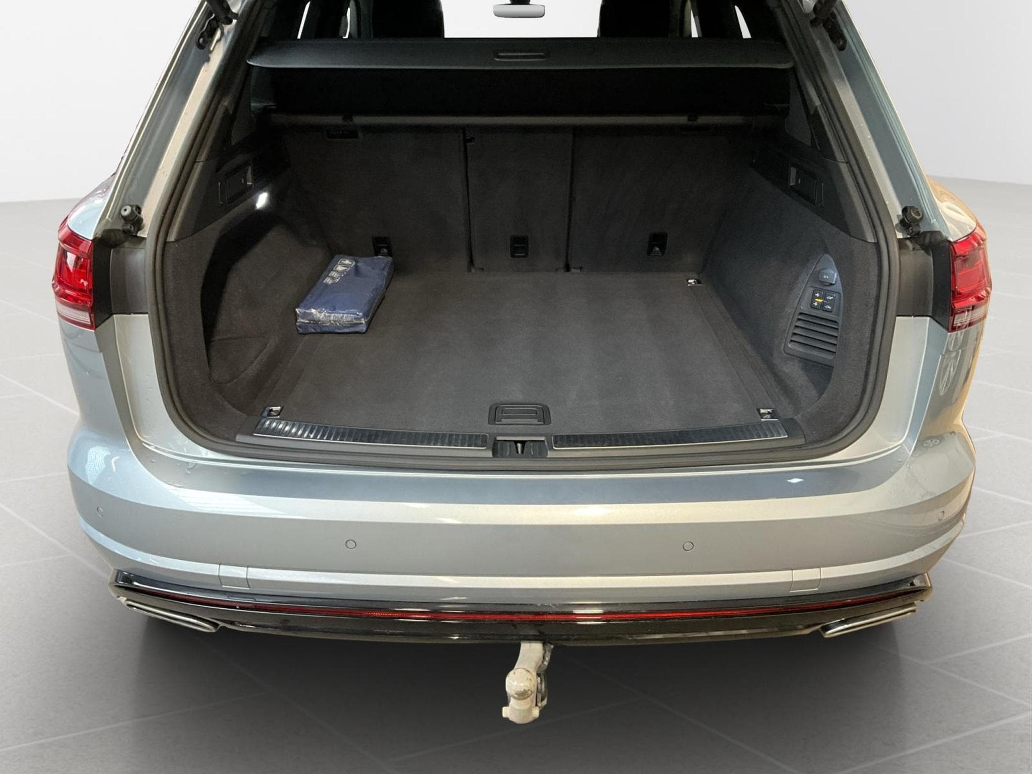 VW Touareg R-Line+DSG+V6+4M+AHK+Luft. (2023) - Photo 16