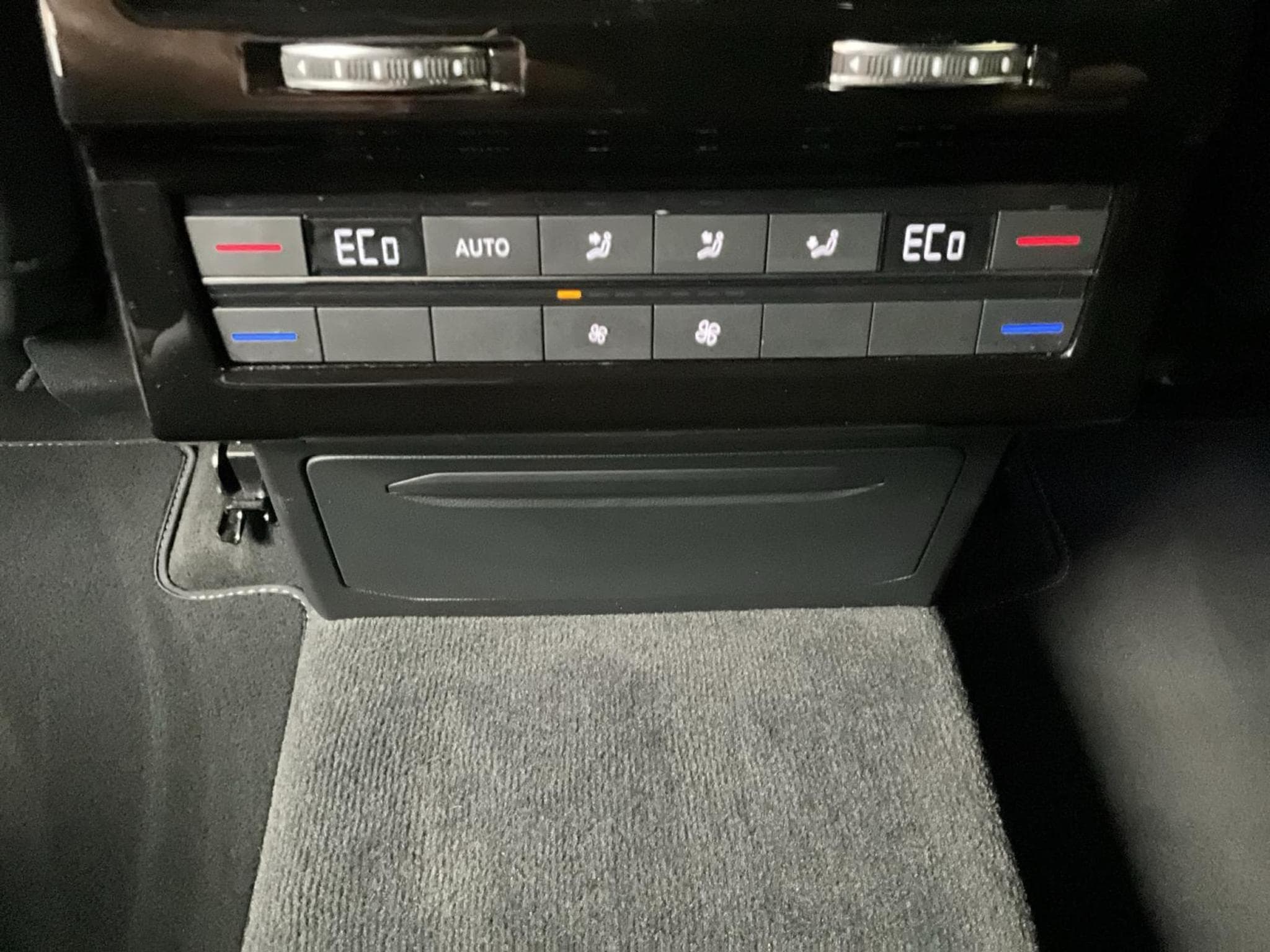 VW Touareg R-Line+DSG+V6+4M+AHK+Luft. (2023) - Photo 23