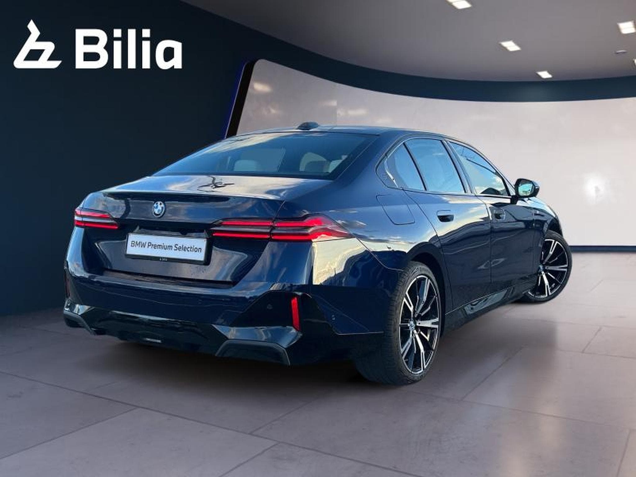 BMW Série 5 550e xDrive Berline Kit M Sport (2024) - Photo 2