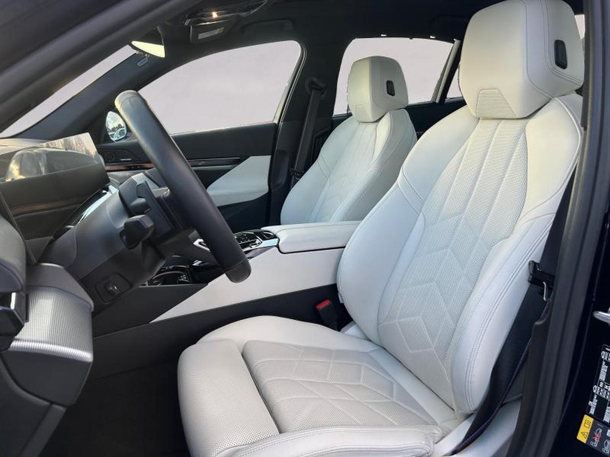 BMW Série 5 550e xDrive Berline Kit M Sport (2024) - Photo 5