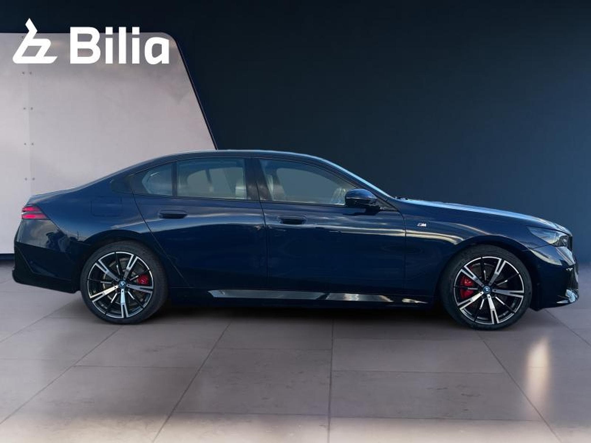 BMW Série 5 550e xDrive Berline Kit M Sport (2024) - Photo 3