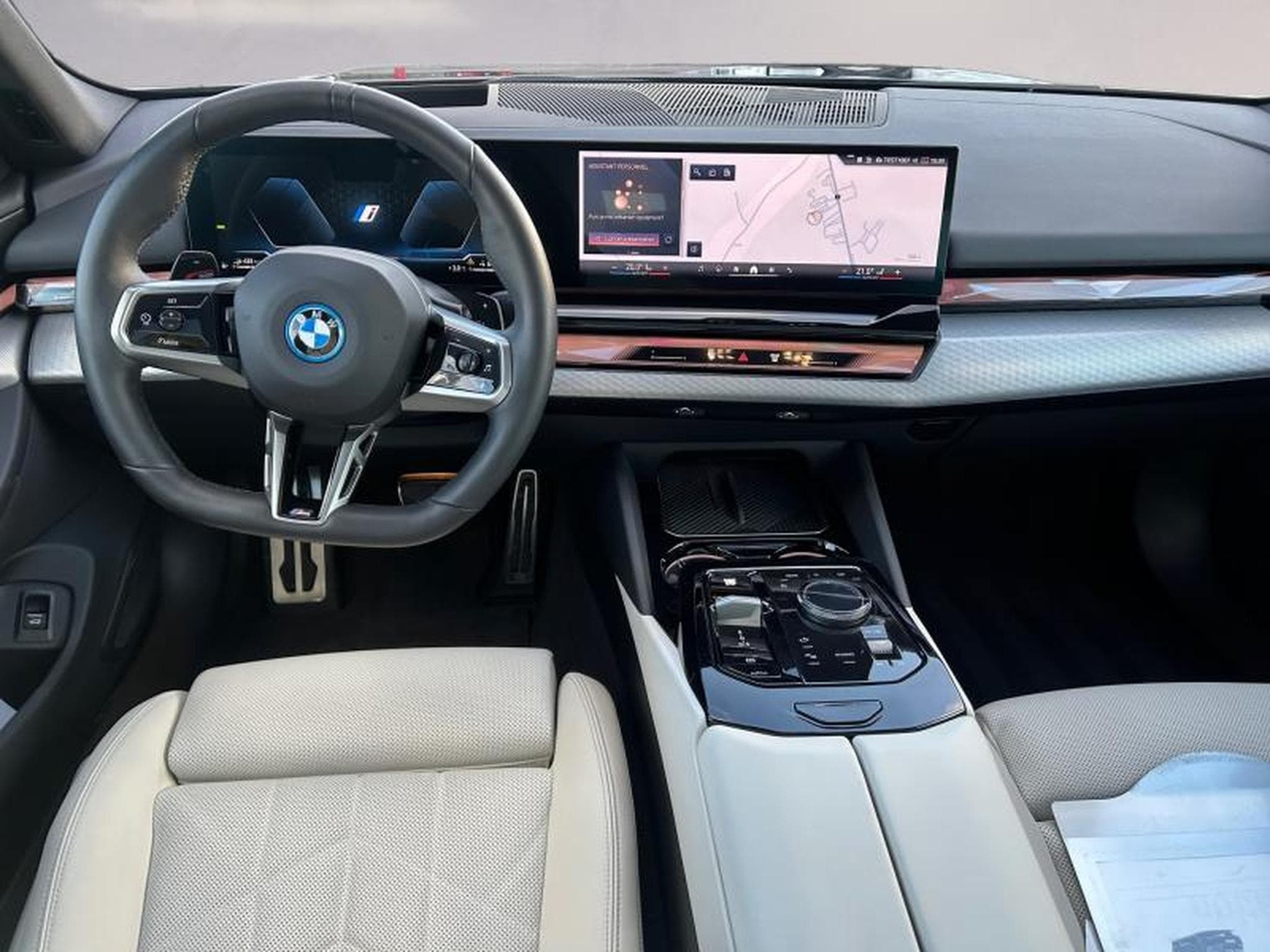 BMW Série 5 550e xDrive Berline Kit M Sport (2024) - Photo 6