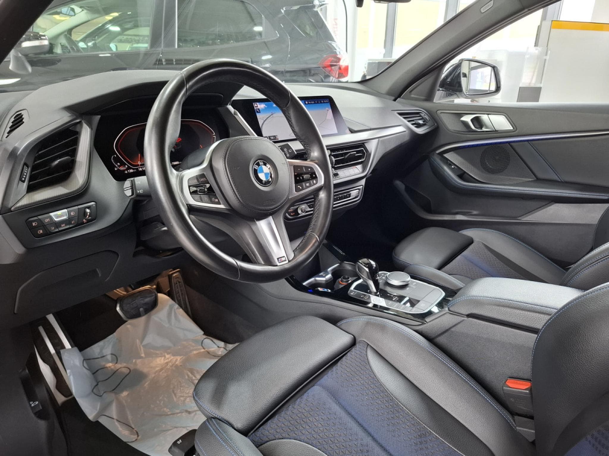 BMW 118 i M SPORT PAKET, NAVI, LED, COCKPIT DIGITAL, CARPLAY, PDC, (2021) - Foto 6