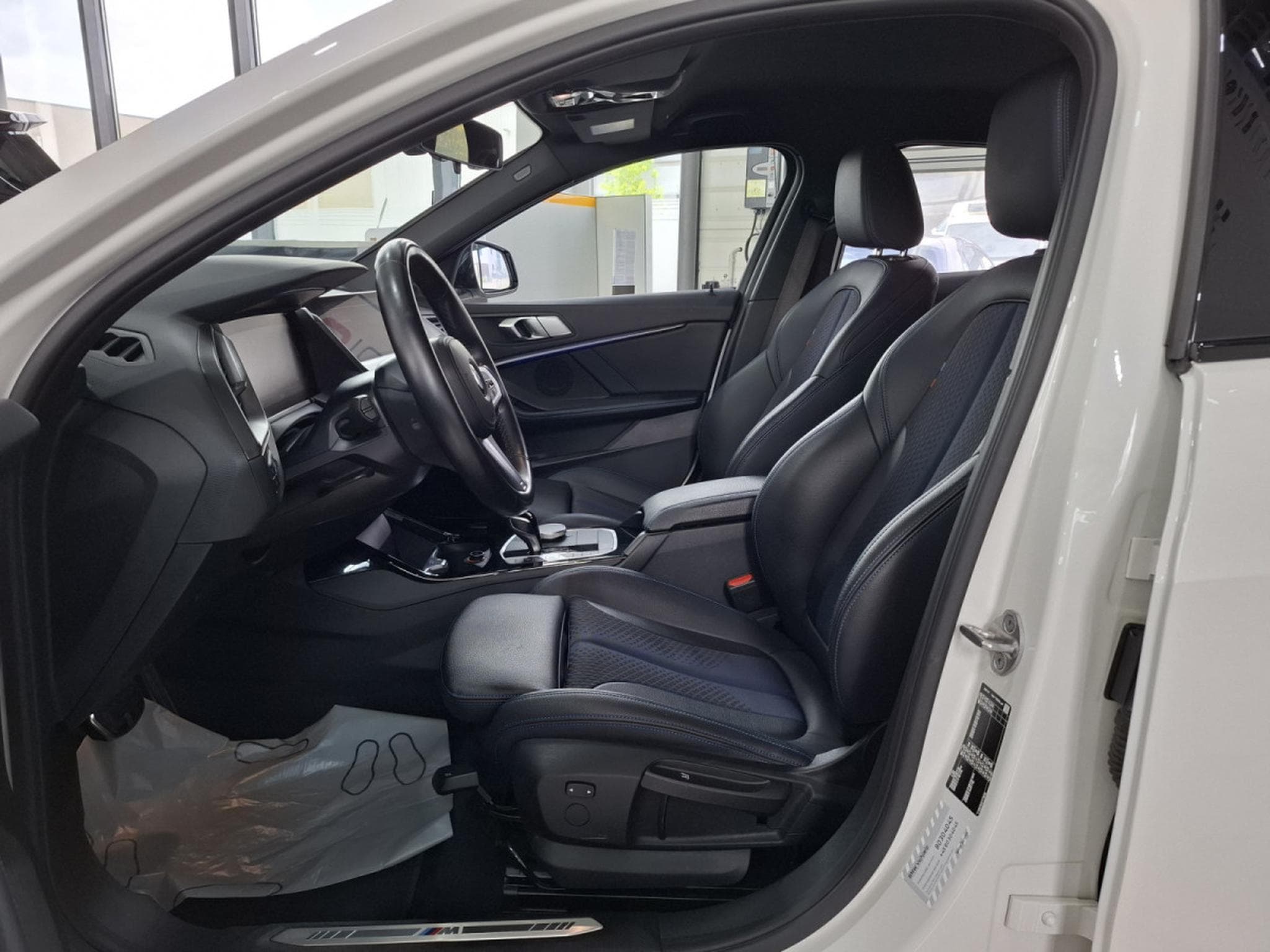 BMW 118 i M SPORT PAKET, NAVI, LED, COCKPIT DIGITAL, CARPLAY, PDC, (2021) - Foto 5