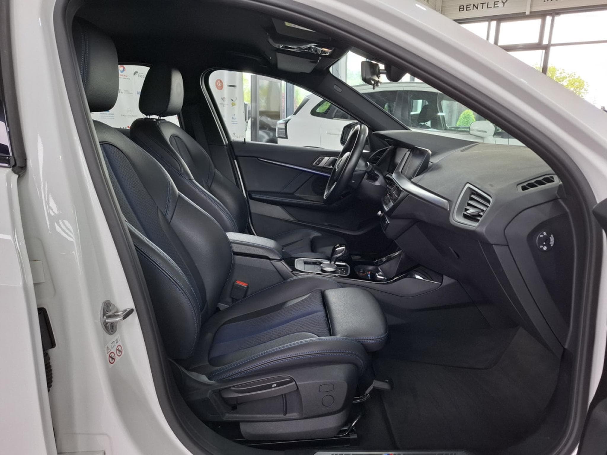 BMW 118 i M SPORT PAKET, NAVI, LED, COCKPIT DIGITAL, CARPLAY, PDC, (2021) - Foto 9