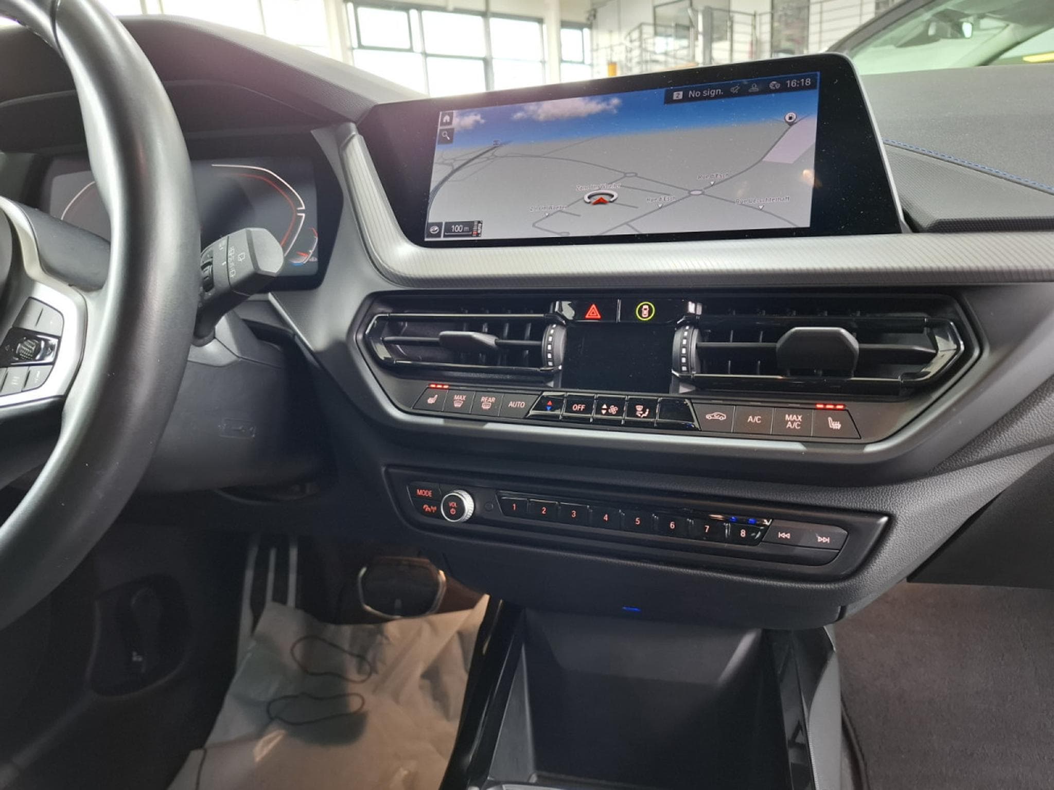 BMW 118 i M SPORT PAKET, NAVI, LED, COCKPIT DIGITAL, CARPLAY, PDC, (2021) - Foto 13