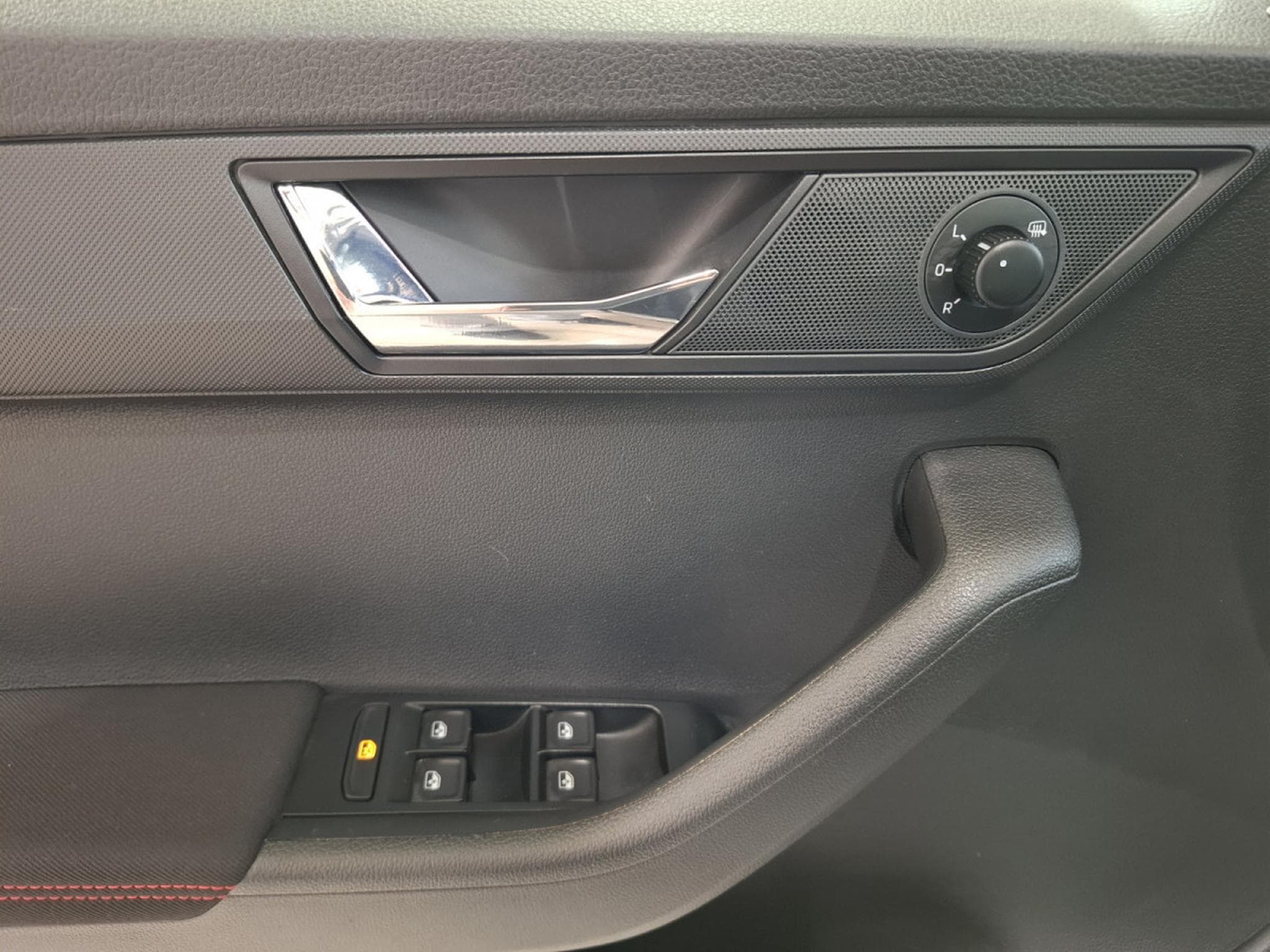 Skoda Fabia 1.0 TSI  MONTE CARLO, LED, CAMERA, PANORAMIQUE, ALU 17'',NAV (2019) - Foto 16