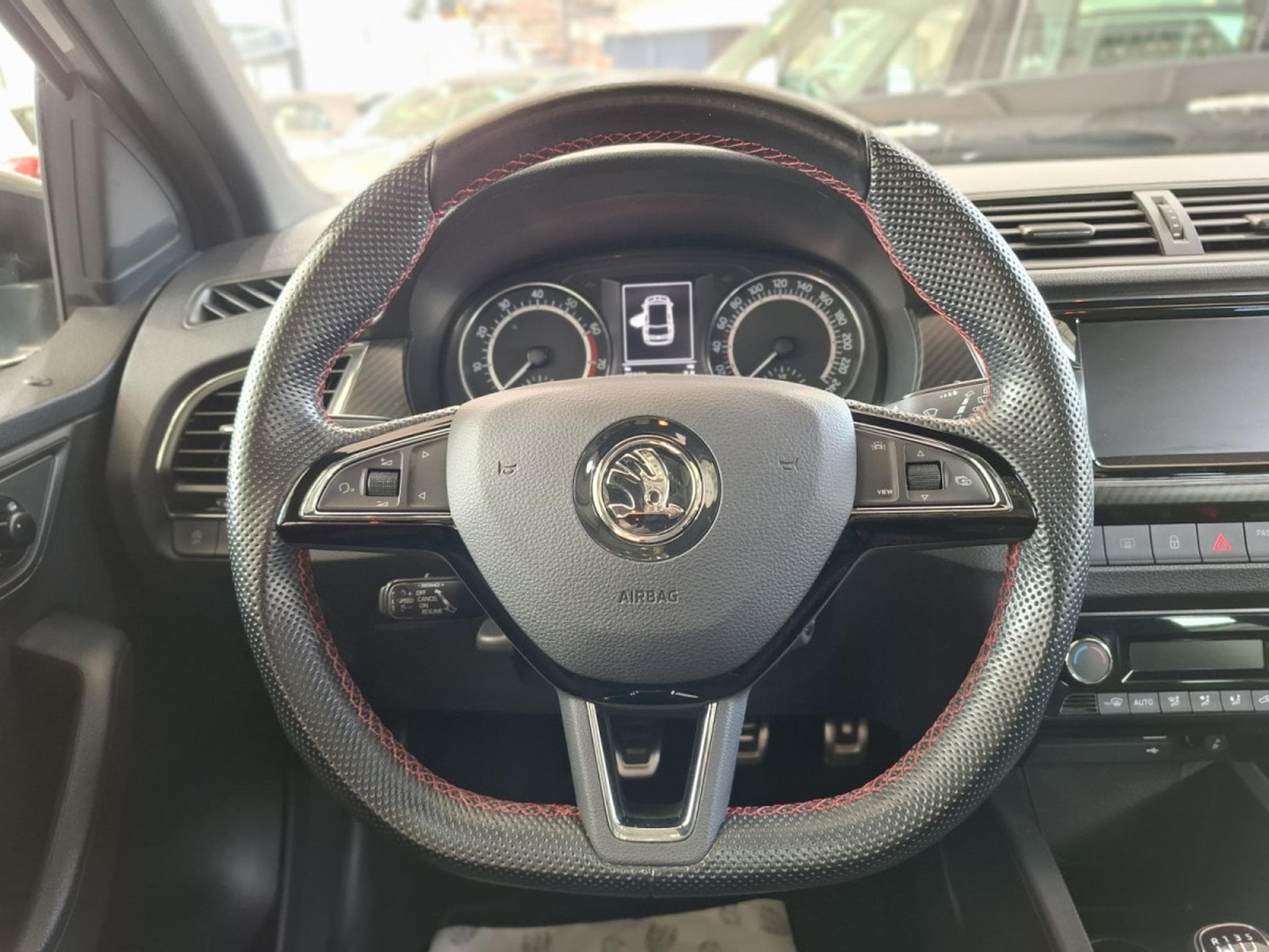 Skoda Fabia 1.0 TSI  MONTE CARLO, LED, CAMERA, PANORAMIQUE, ALU 17'',NAV (2019) - Foto 17