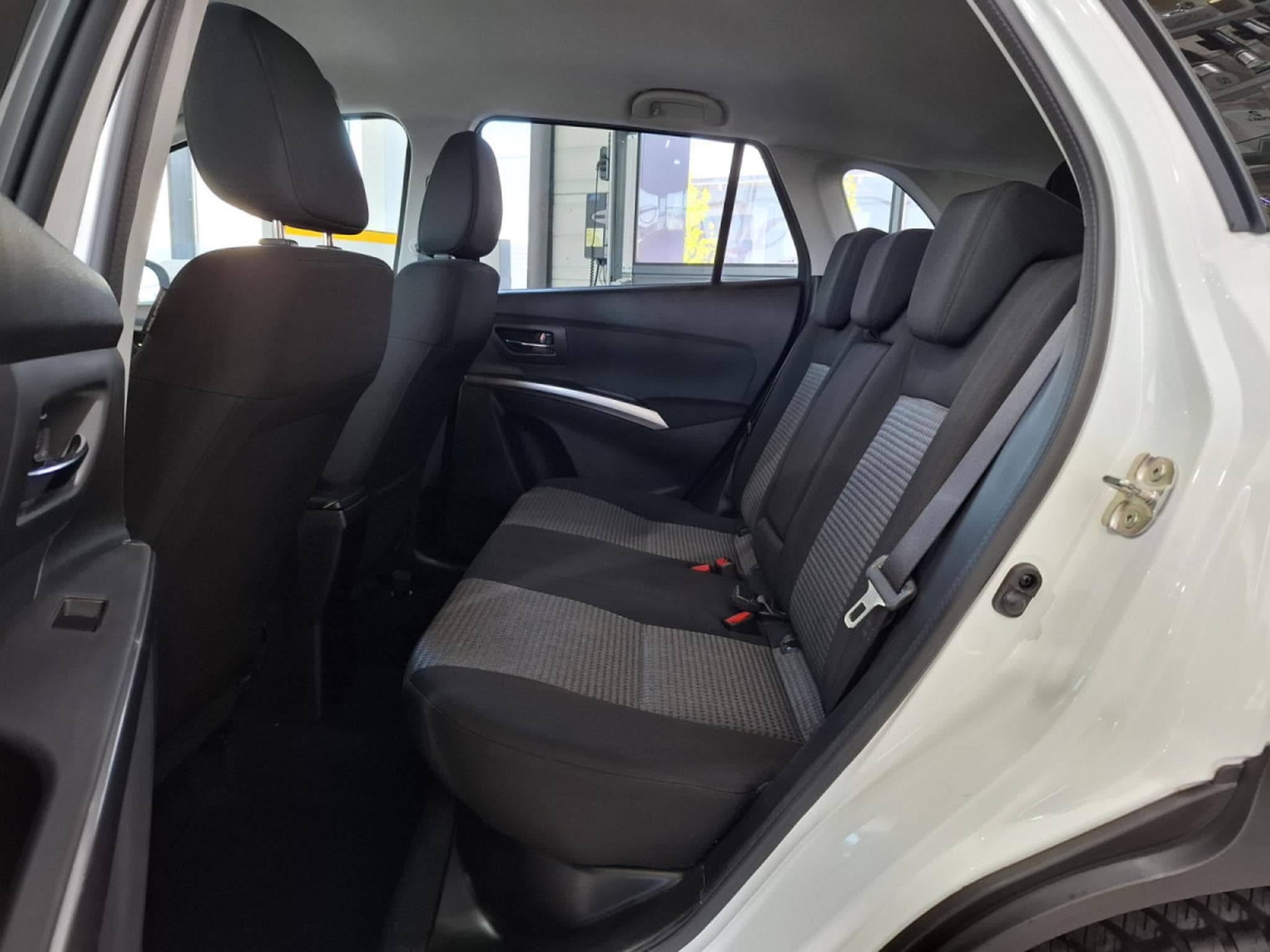 Suzuki S-Cross 1.4 TURBO HYBRID,1 HAND, CAMERA, CLIMA  AUTO, CARPLAY, ALU 1 (2023) - Foto 8