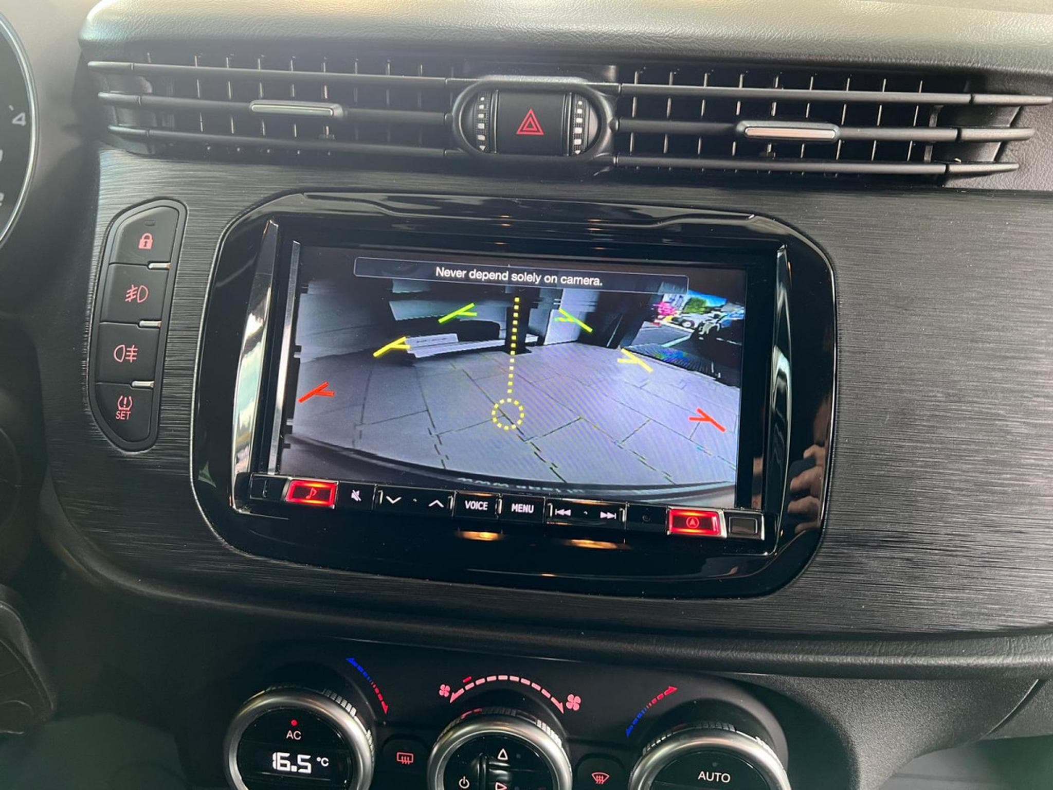 Alfa-Romeo Giulietta 1.4 SPORT 120 , 1HAND, CARPLAY, CAMERA, LED, GARANTIE (2019) - Foto 7