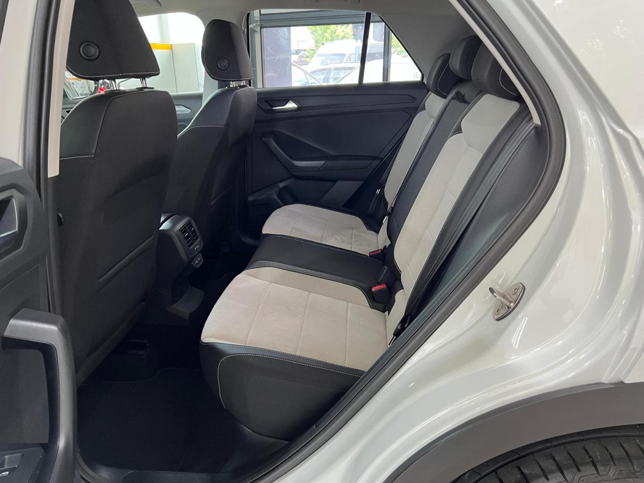 VW T-Roc 1.5 TSI 150 DSG STYLE,1 HAND,VIRTUAL,KAMERA,NAVI,CARPLAY,LED (2022) - Foto 7
