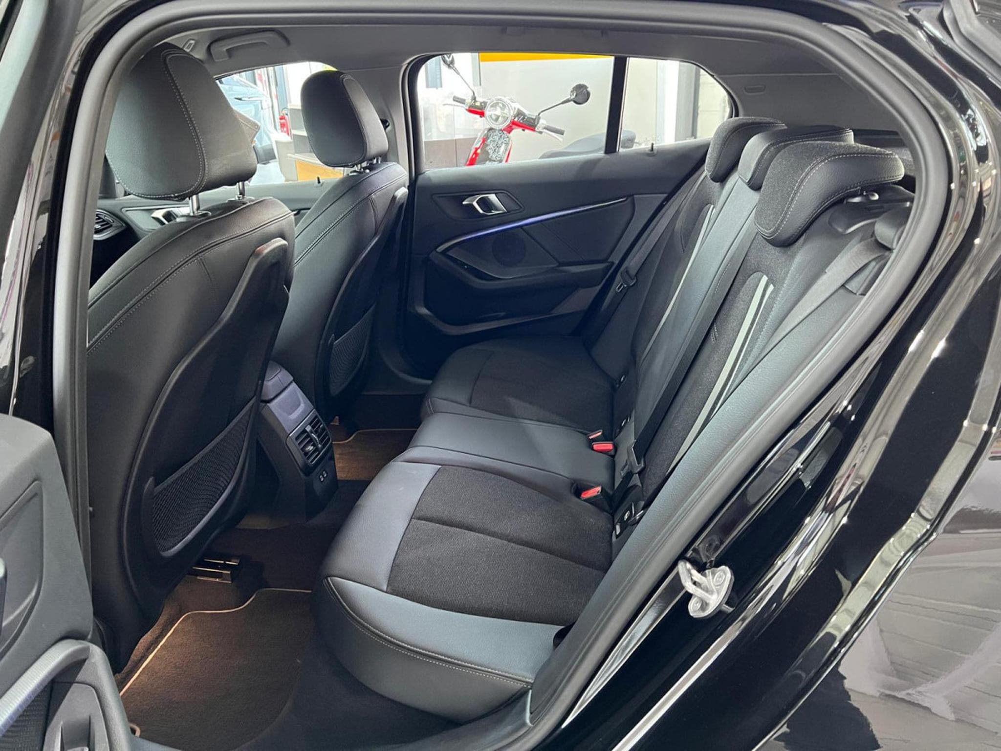 BMW 120 i SPORT LINE PAKET, CUIR, NAVI, CAMERA, LED, CARPLAY, VOLANT (2022) - Foto 6