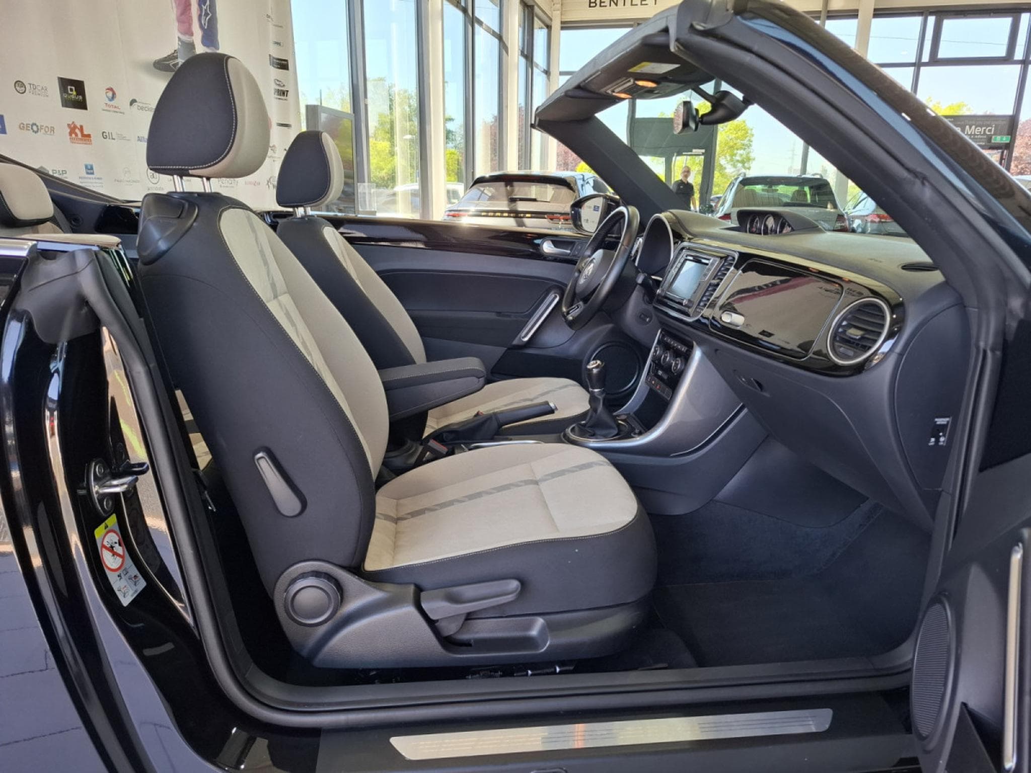 VW Beetle 2.0 TDI 150 CABRIOLET DESIGN, NAVI, PDC, ALU 18'', LED, KM 2 (2018) - Foto 6