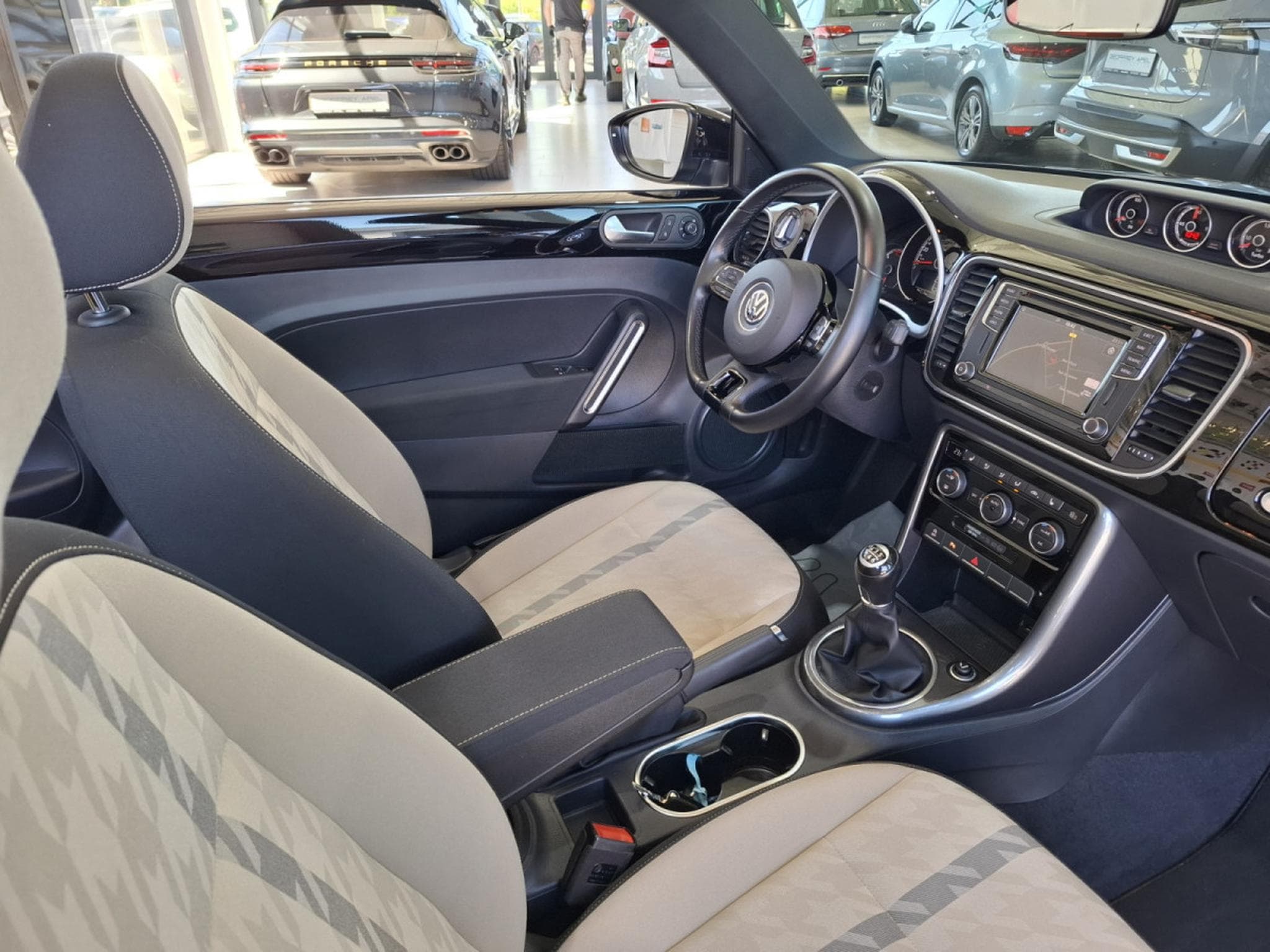VW Beetle 2.0 TDI 150 CABRIOLET DESIGN, NAVI, PDC, ALU 18'', LED, KM 2 (2018) - Foto 7